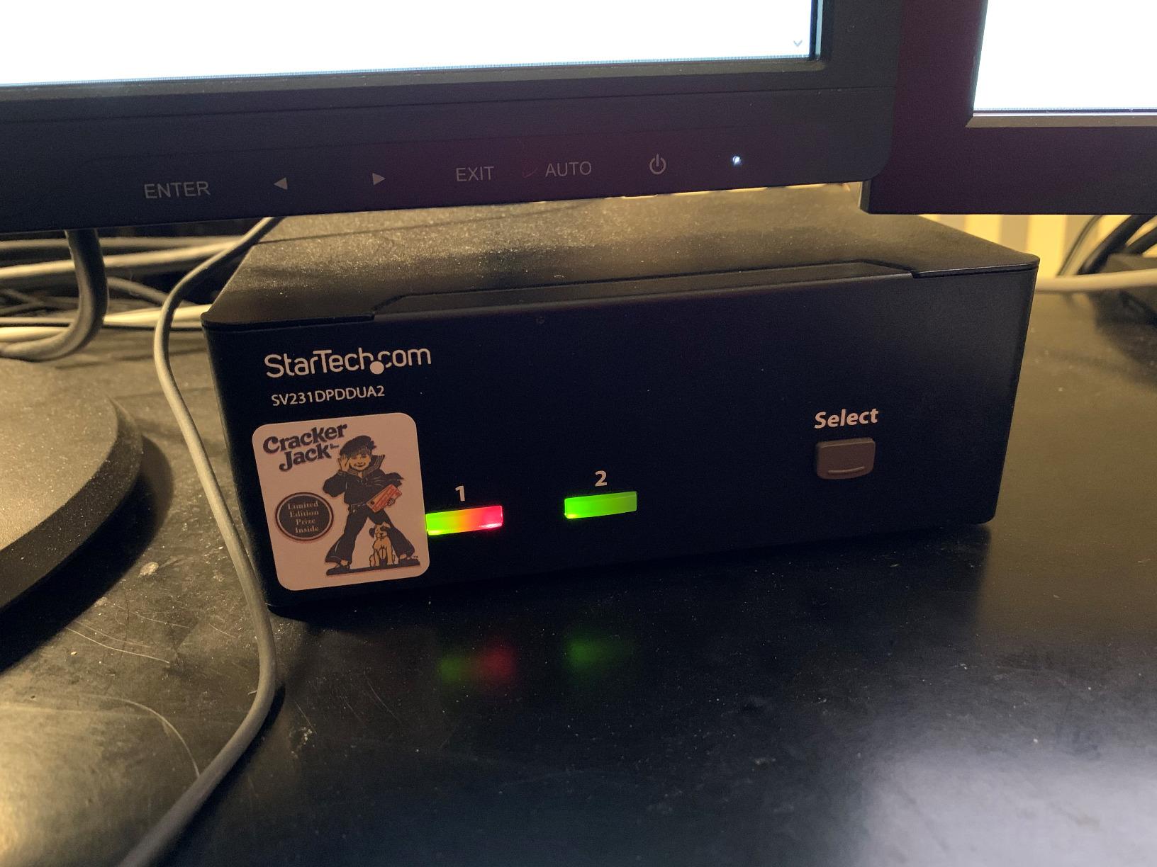 StarTech 2-Port Dual-Monitor DisplayPort KVM Switch, 4K 60Hz, TAA, Audio customer photo 2