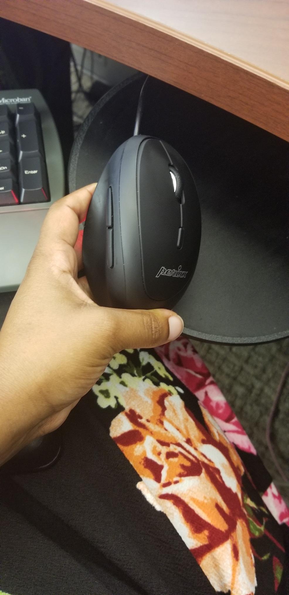 Perixx PERIMICE-519 Wired Ergonomic Vertical Mouse - Portable Small Design - 105x67x58 mm - Right Handed Black customer photo 1