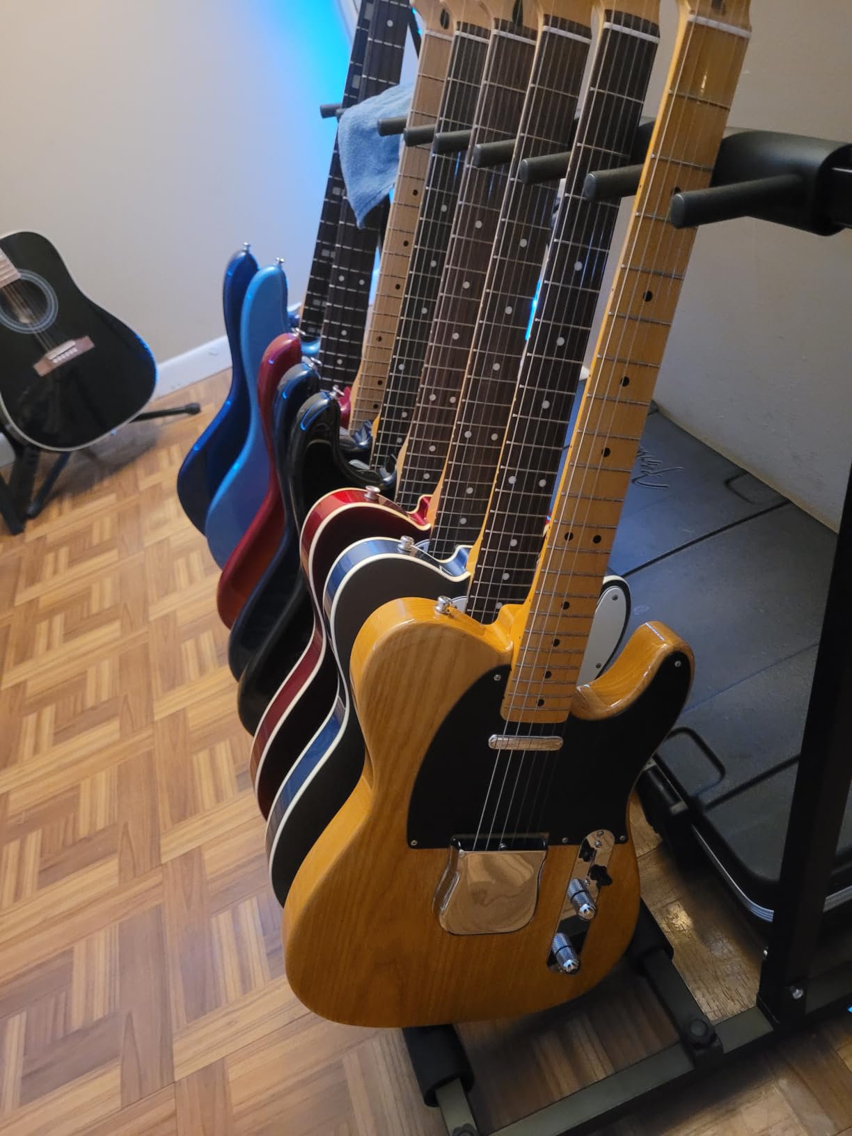 Kuyal Multi-Guitar Display Rack, Folding Stand customer photo 2