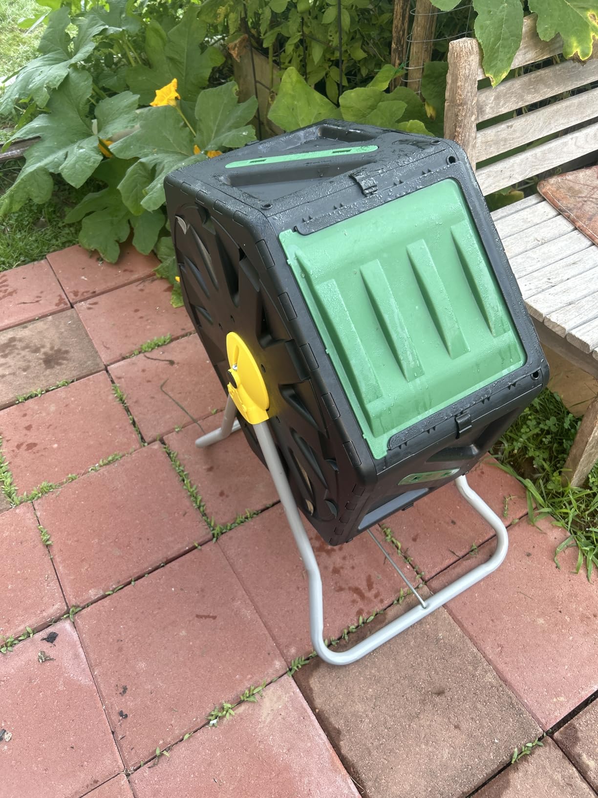 Miracle-Gro Compost Tumbler Single Chamber – Easy-Turn Composter Tumbler Outdoor for Fast Composting – Heavy-Duty Composting Bin with 1 Sliding Door (18.5 Gallon / 70 Liter) customer photo 2