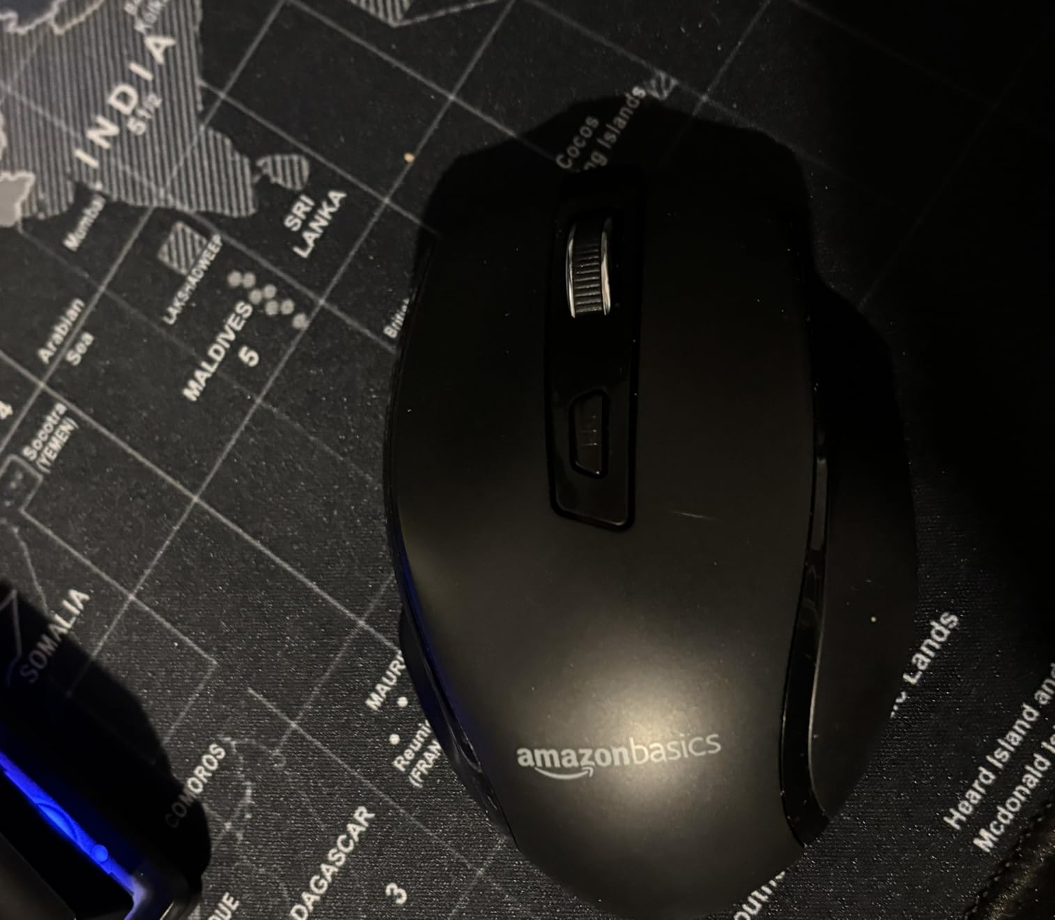 Amazon Basics Portable Wireless Computer Mouse, Ergonomic, 2.4 GHz Optical, DPI Adjustable, Easy to Use, Compatible With PC, Mac, Laptop, Black customer photo 2