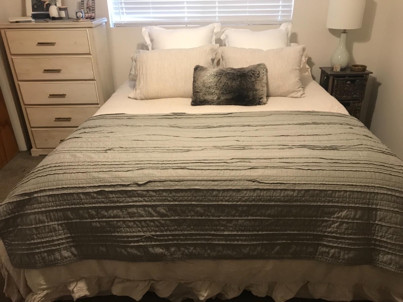 MEADOW PARK 100% Stone Washed Linen Duvet Cover Set 3 Pieces, Queen Size 90 inches x 92 inches, Shams 20 inches x 26 inches, Ruffled Style, Button Closure, Corner Ties, Super Soft, Solid Natural color customer photo 1