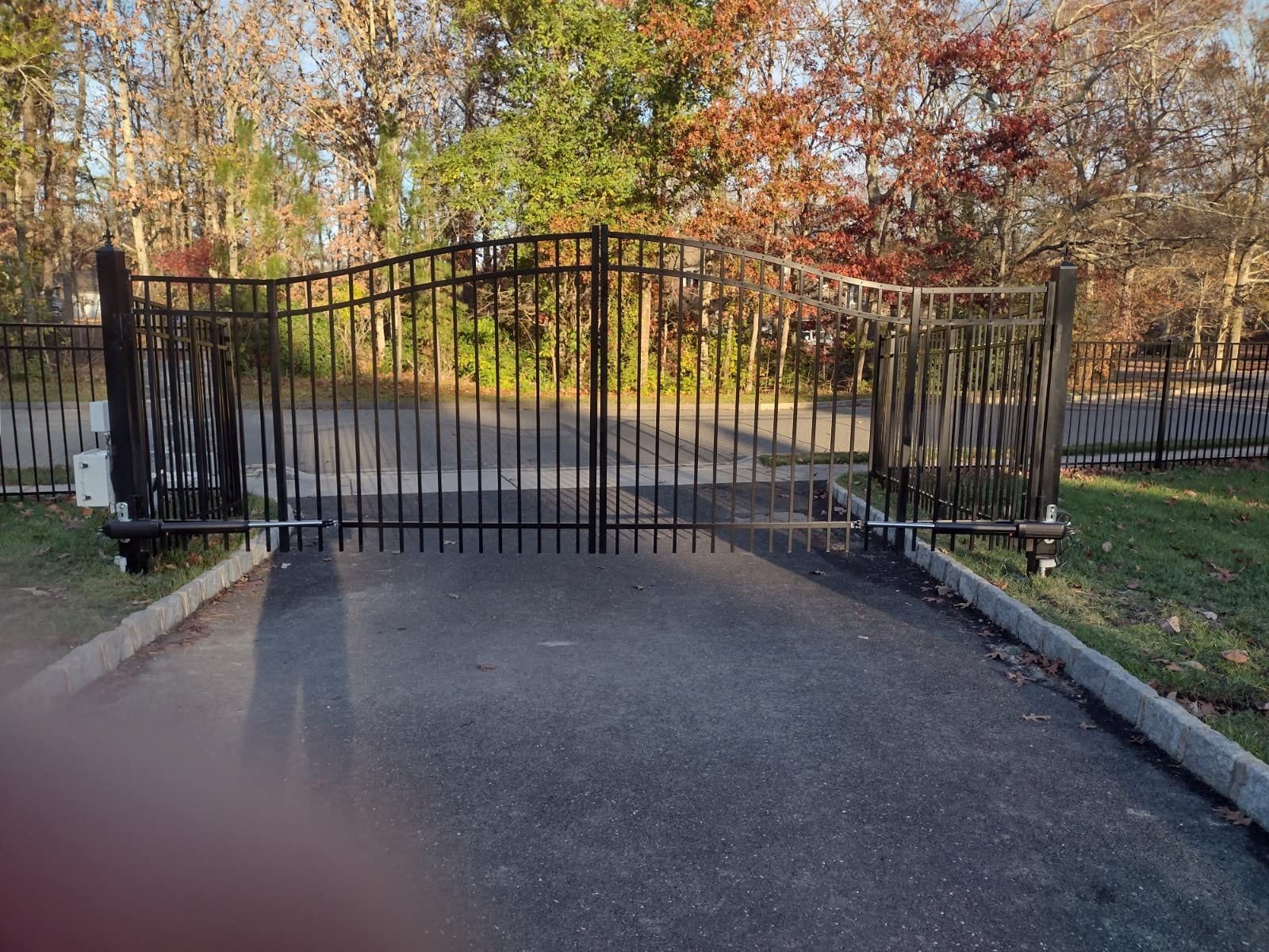 TOPENS AD5S Solar Dual Swing Gate Opener Medium Duty customer photo 1