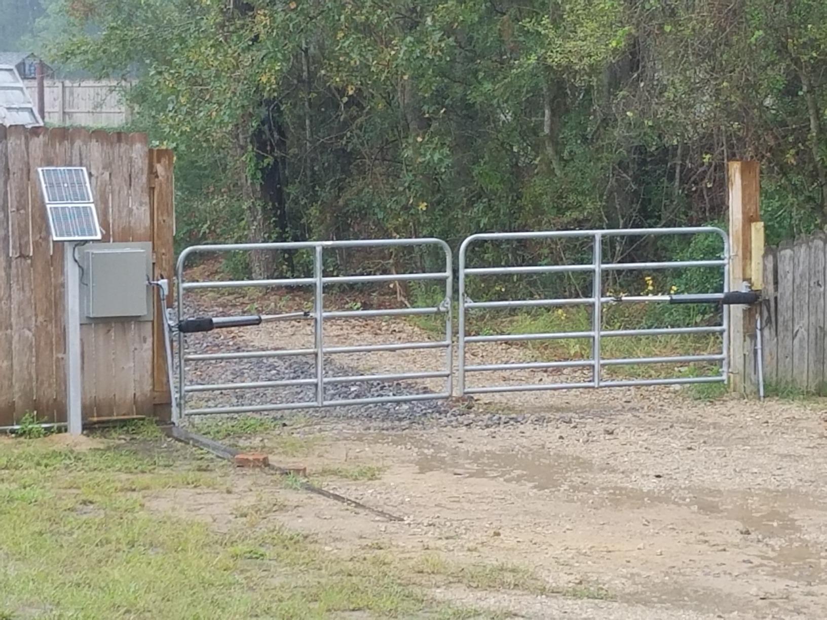 TOPENS AD5S Solar Dual Swing Gate Opener Medium Duty customer photo 2