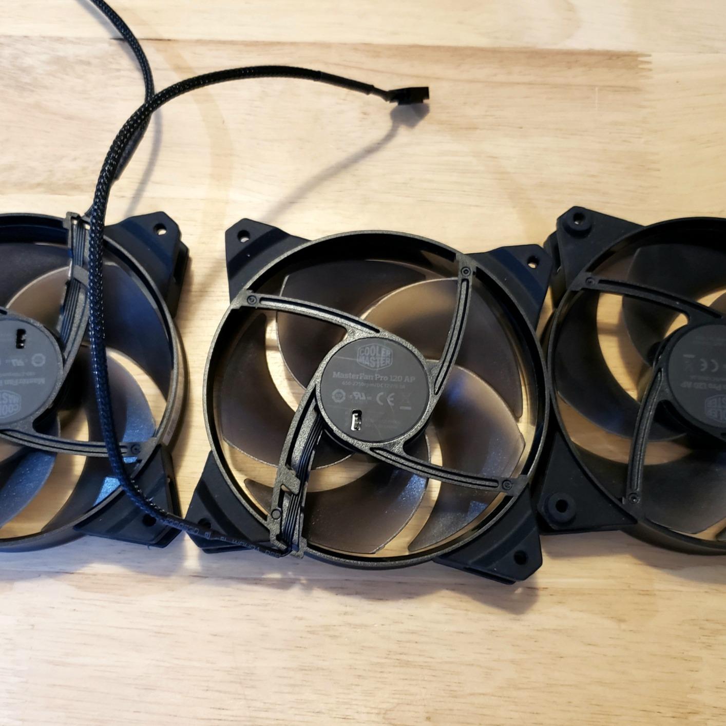 ARCTIC P12 Silent - PC Fan, 120 mm Fan, PC Case Fan, Pressure-optimised customer photo 1