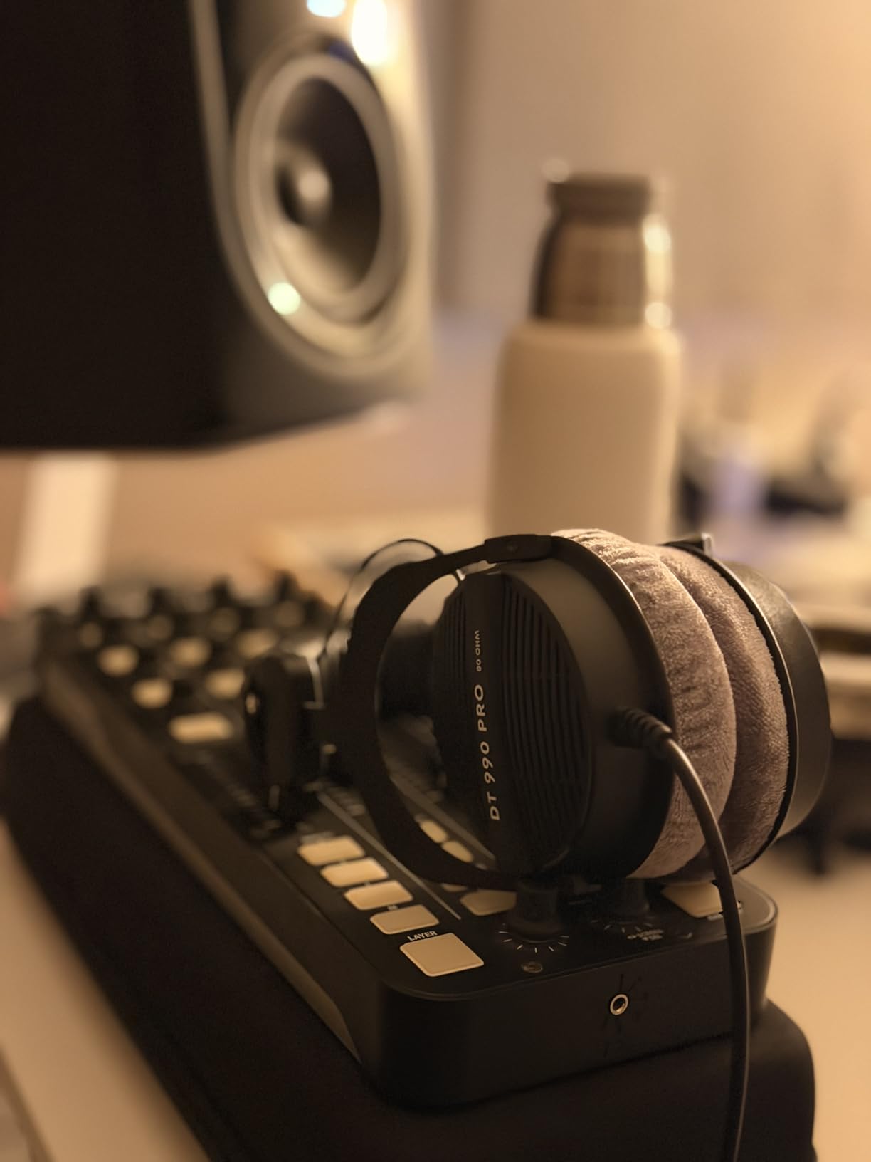 beyerdynamic DT 990 PRO Studio Headphones (80 Ohm, Black) customer photo 2