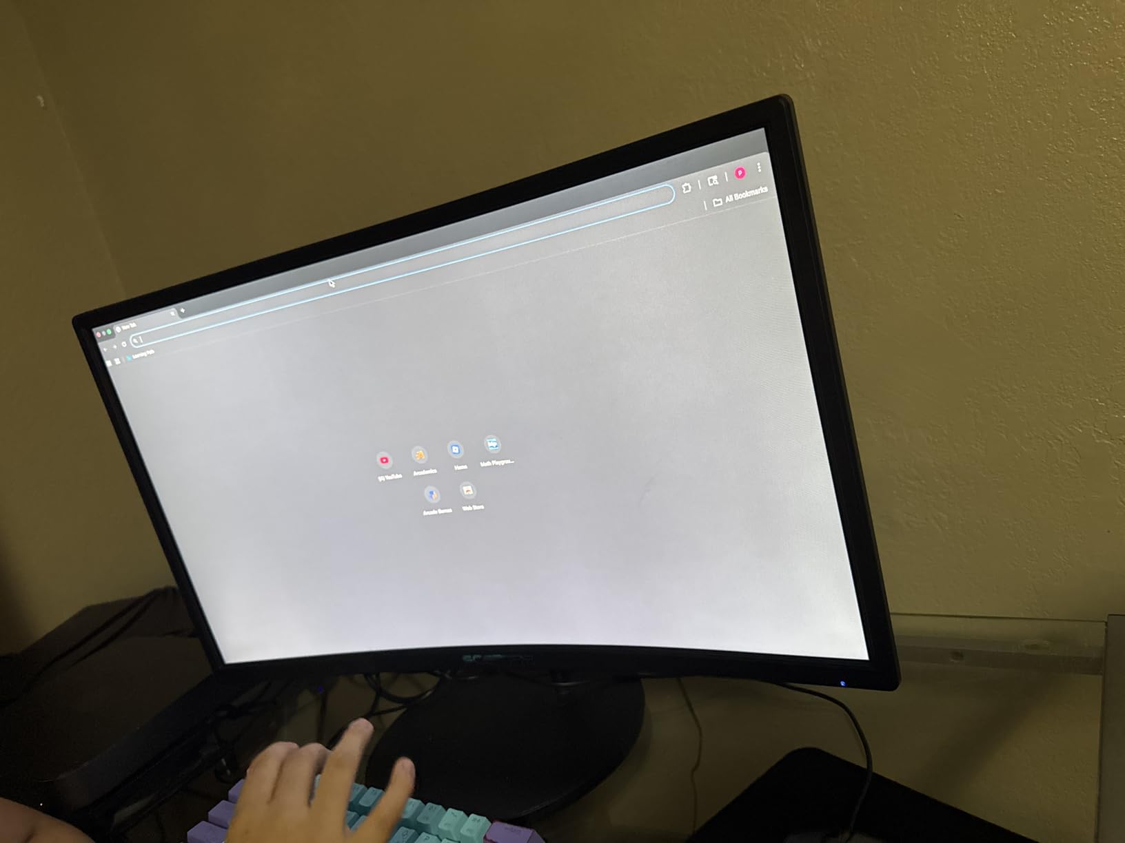Sceptre Curved 24-inch Gaming Monitor 1080p R1500 98% sRGB HDMI x2 VGA Build-in Speakers, VESA Wall Mount Machine Black (C248W-1920RN Series) customer photo 1