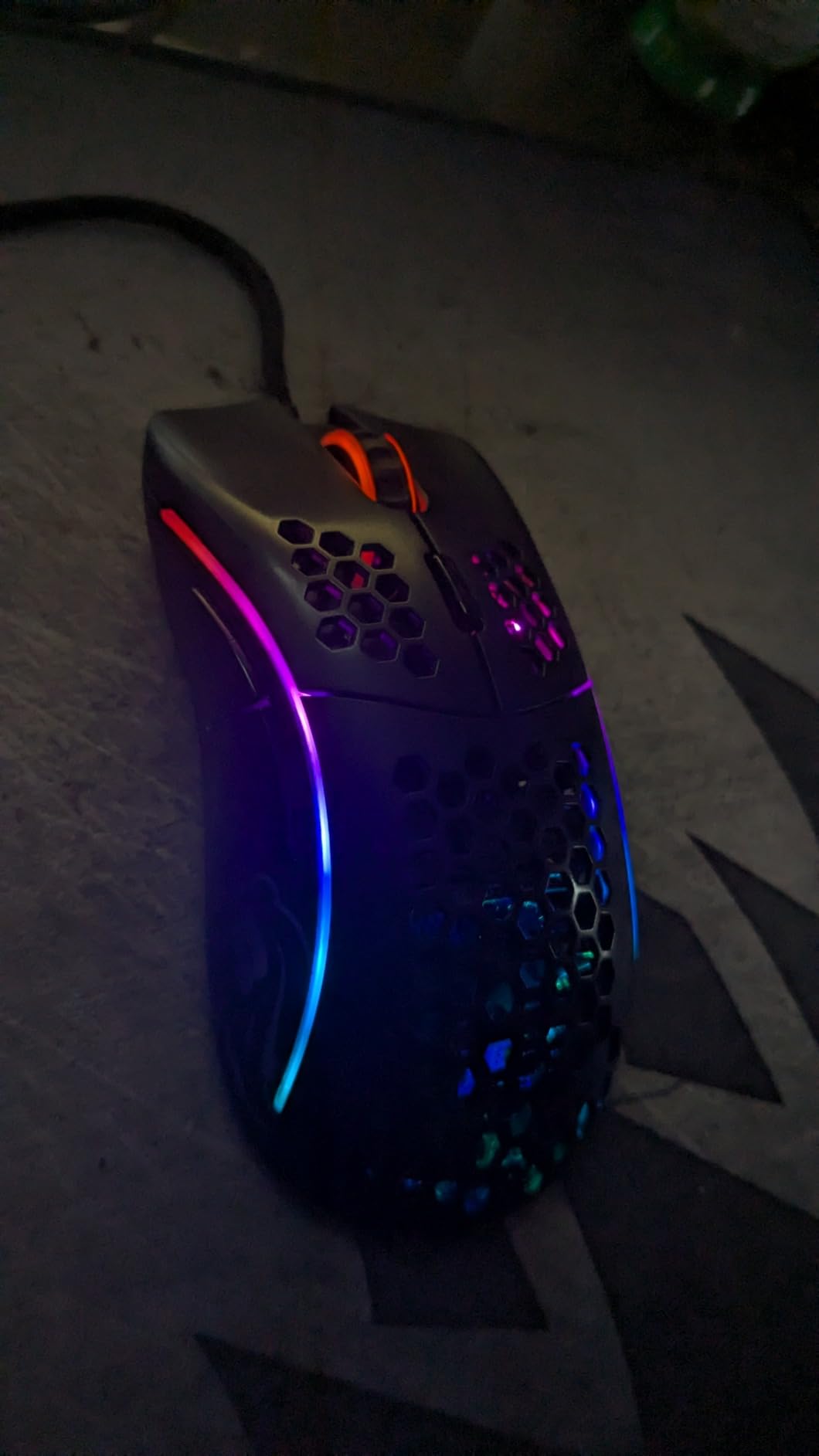 Glorious Model O Wired Gaming Mouse 67g Superlight Honeycomb Design, RGB, Pixart 3360 Sensor, Omron Switches, Ambidextrous - Matte White customer photo 2