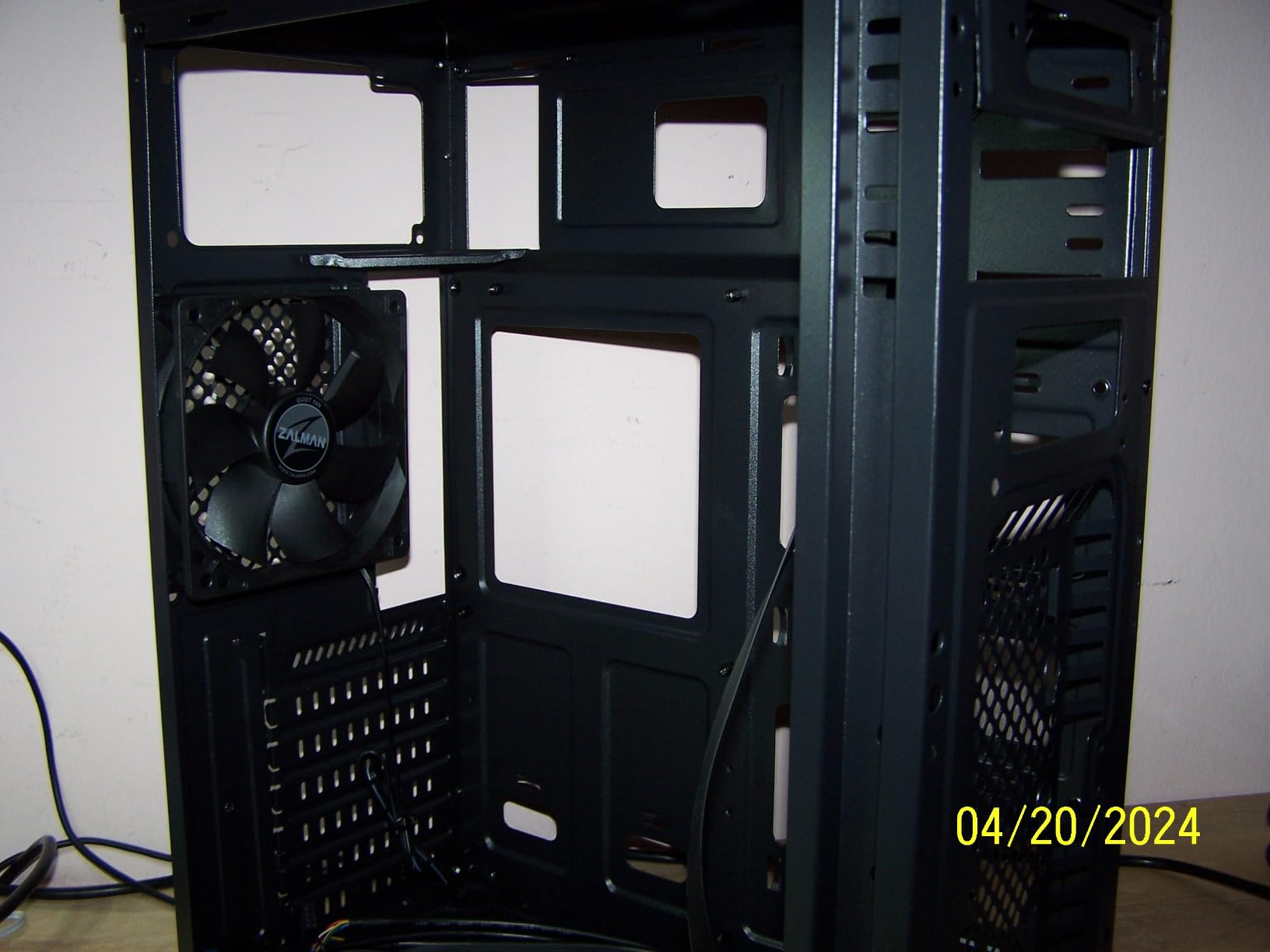 Zalman T6 ATX Mid Tower Computer PC Case, Pre-Installed 120mm Fan, 5.25 ODD, USB 3.0, Patterned Mesh Design, mATX ITX for Gaming Workstation, Black customer photo 2