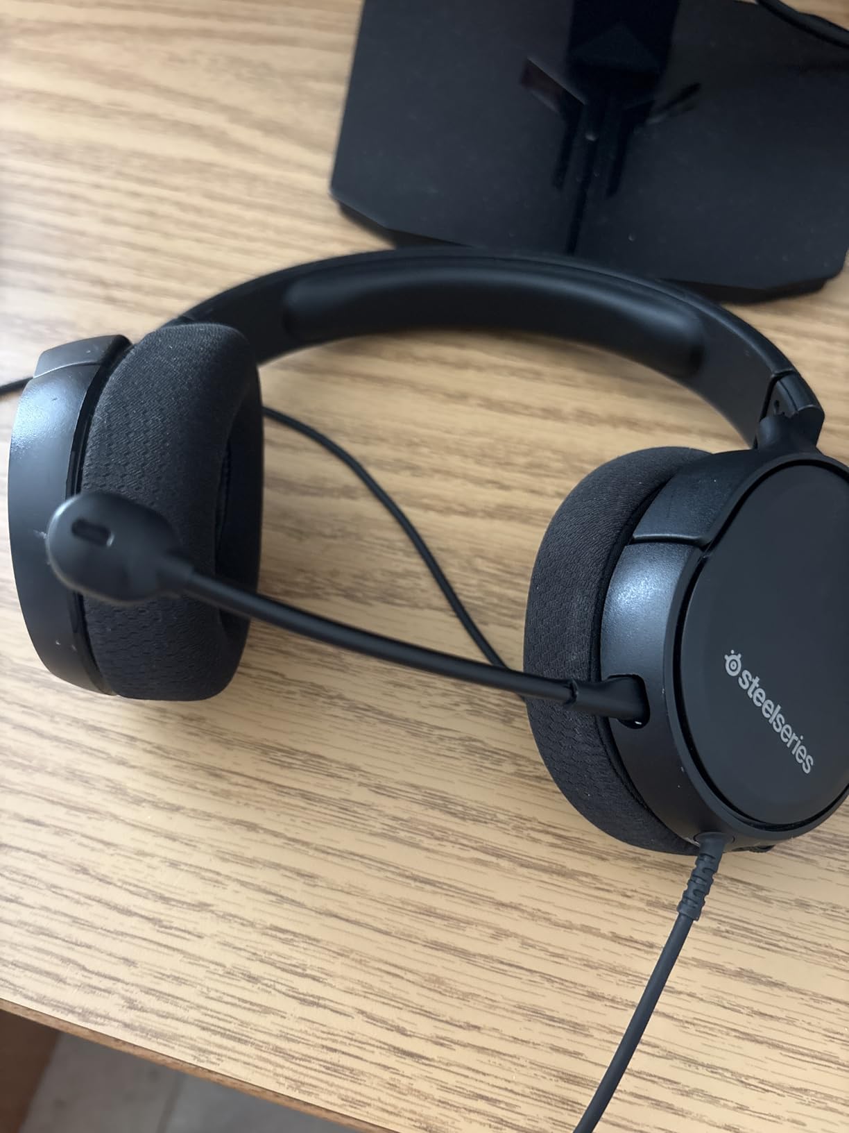 SteelSeries Arctis 1 Wired Gaming Headset – Detachable ClearCast Microphone – Lightweight Steel-Reinforced Headband – For Xbox, PC, PS5, PS4, Nintendo Switch, Mobile customer photo 2