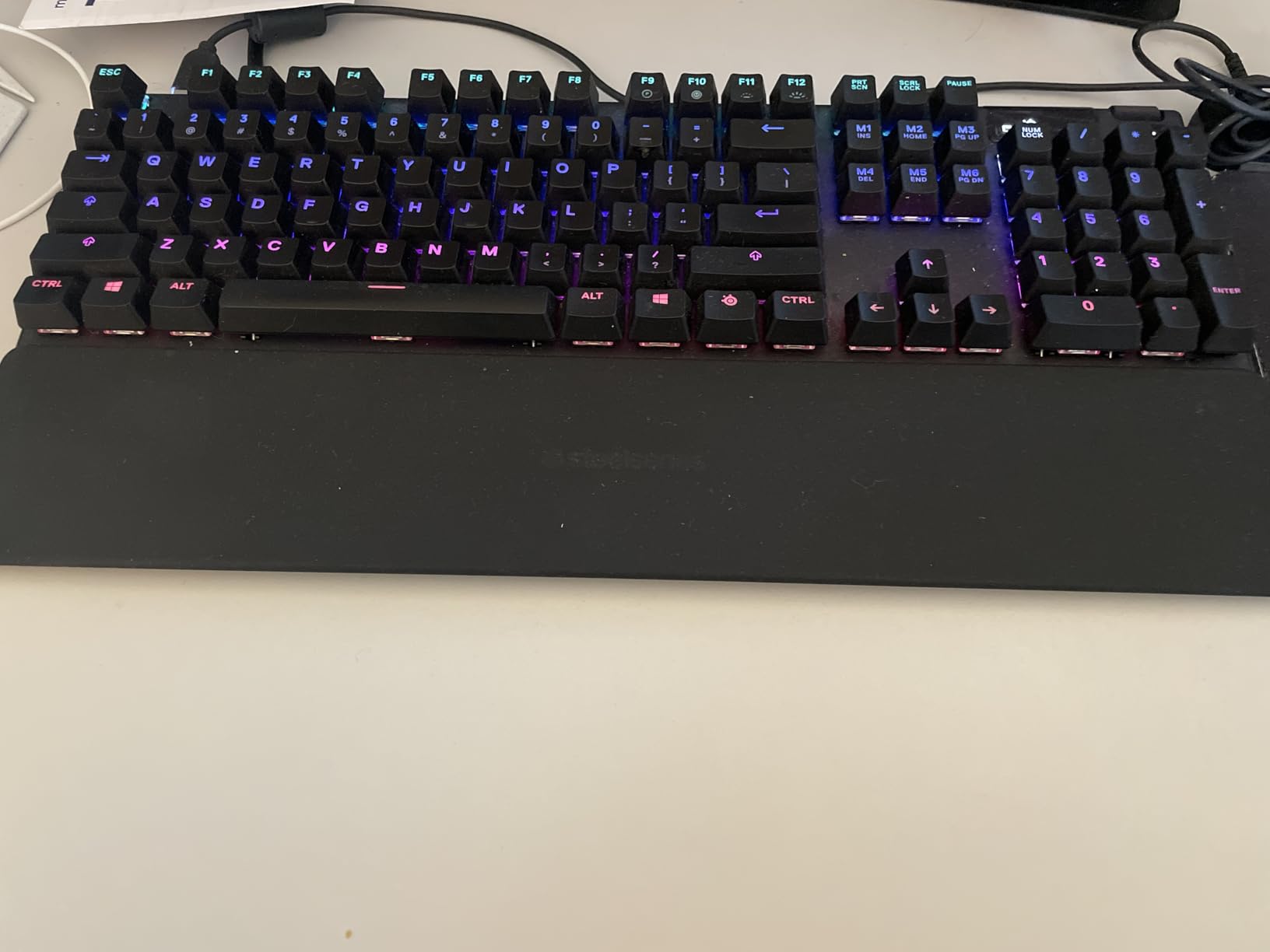 SteelSeries Apex 7 Mechanical Gaming Keyboard – OLED Smart Display – USB Passthrough and Media Controls – Linear , Quiet – RGB Backlit (Red Switch) customer photo 2