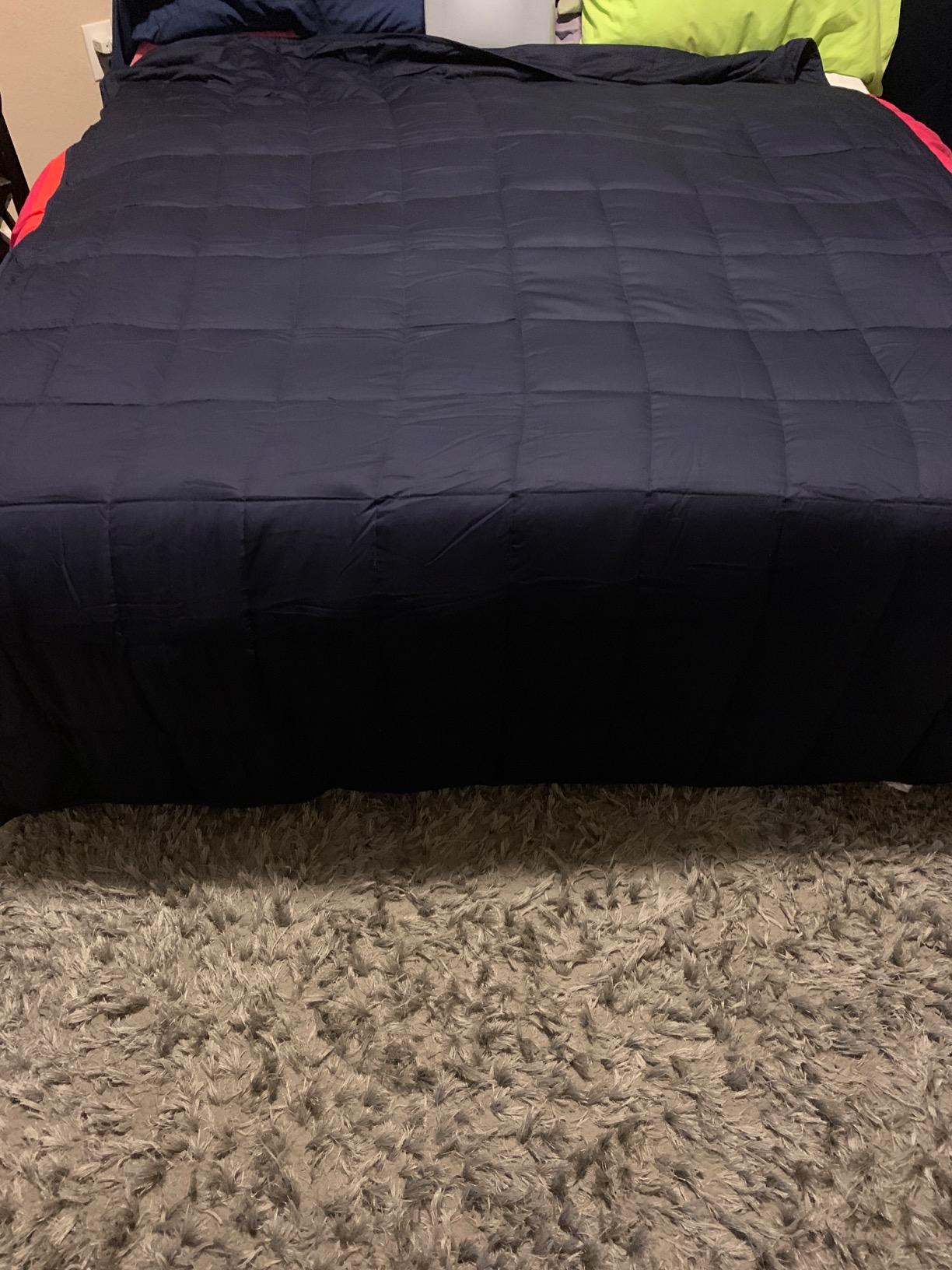 YnM Exclusive Kids Weighted Blanket, Soothing Cotton, Smallest Compartments with Glass Beads, Bed Blanket for One Person of 60lbs, Ideal for Twin Bed (41x60 Inches, 7 Pounds, Navy) customer photo 2