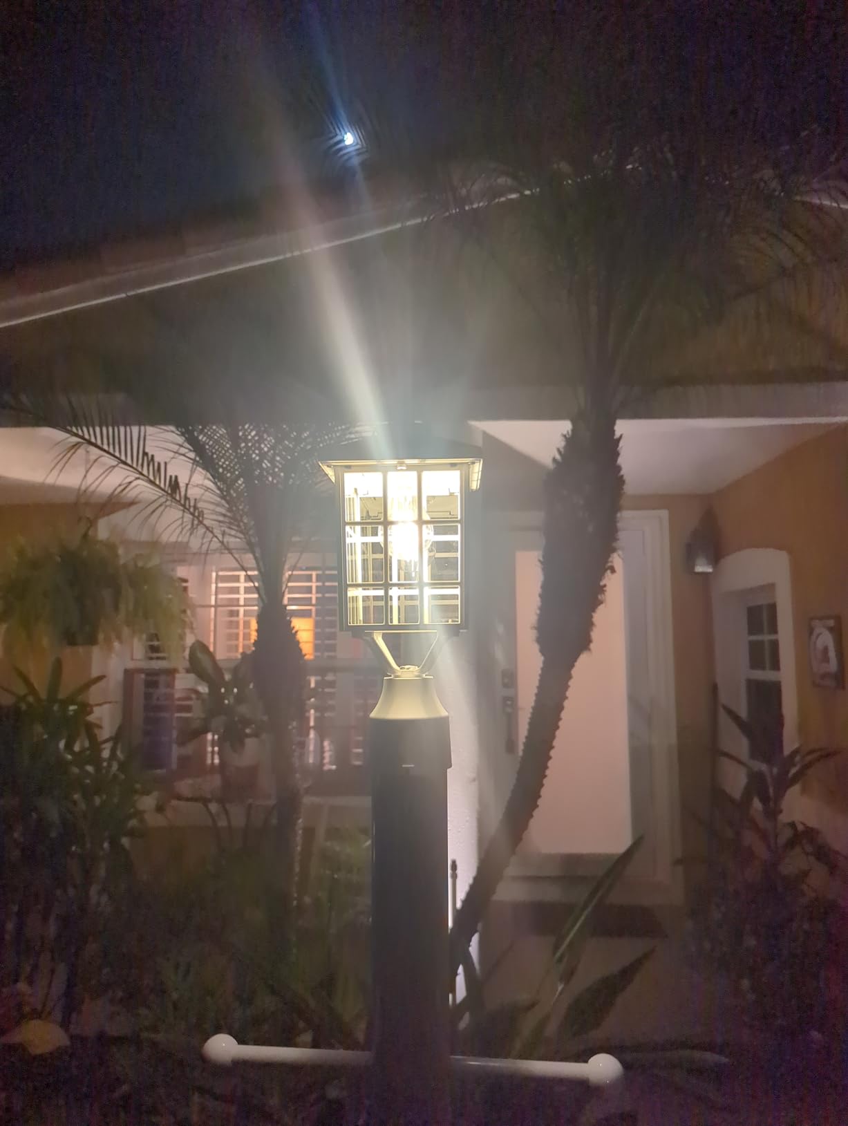 ST4224Q-W Solar Post Light Outdoor Led Squared Frame Fixture with 3