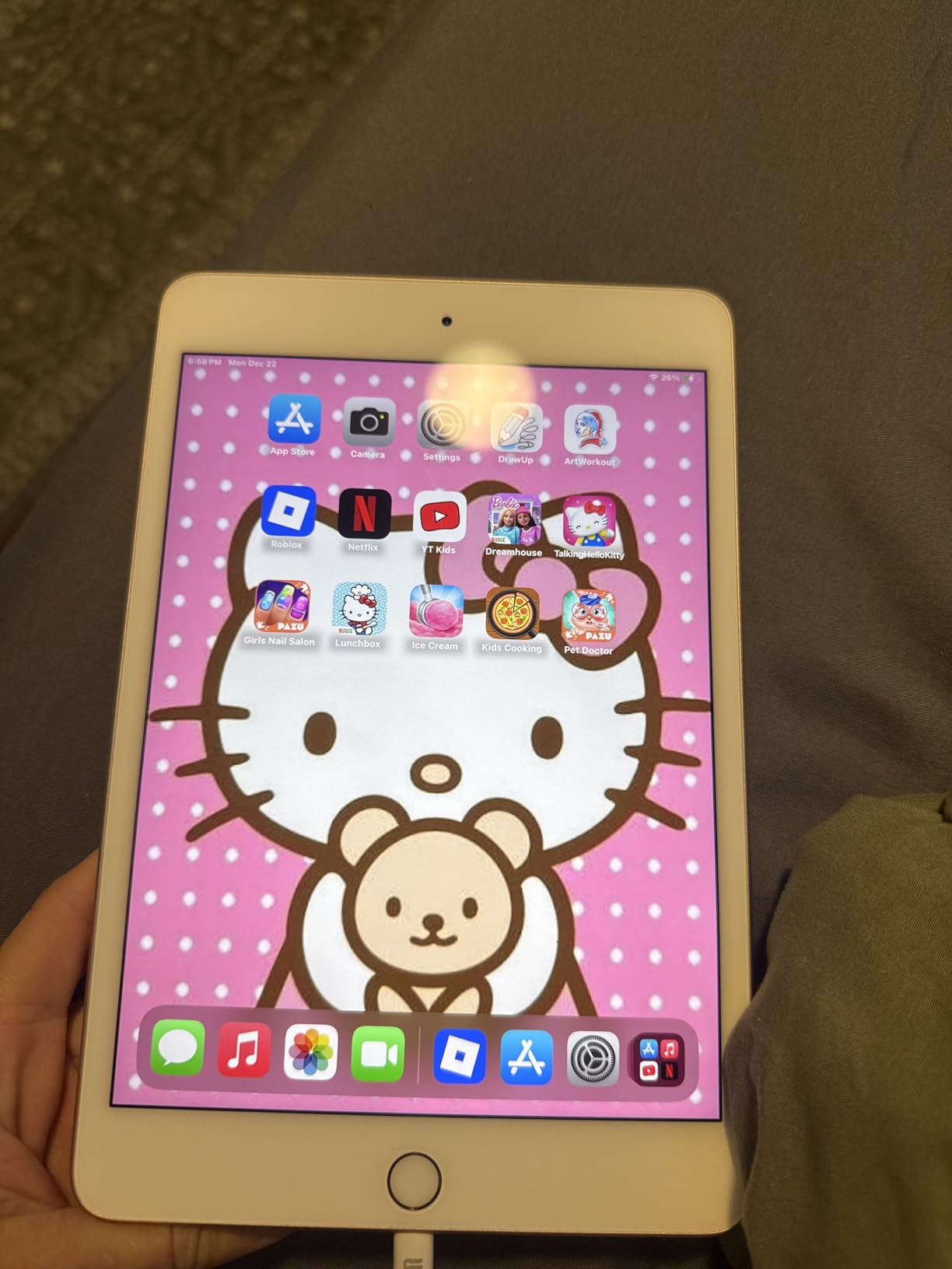 Apple 2019 iPad mini 7.9-inch, WiFi, 256GB - Space Gray (Renewed) customer photo 2
