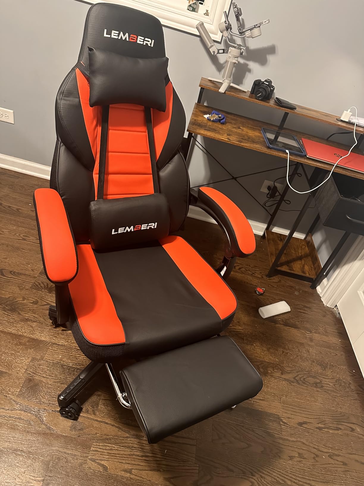LEMBERI Ergonomic Gaming Chair with Footrest, 400lb Weight Capacity, Gray customer photo 1