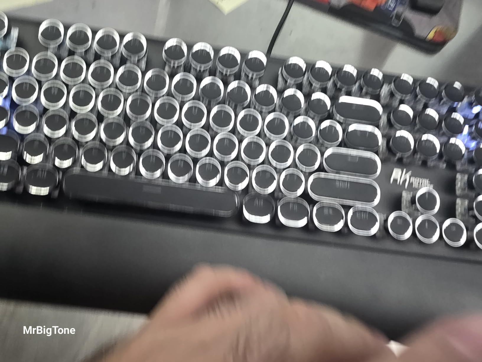 RK ROYAL KLUDGE S108 Typewriter Keyboard, Retro Mechanical Gaming Keyboard Wired 108 Keys with RGB Backlit Sidelight, Detachable Wrist Rest, Round Keycaps Blue Switches - Black customer photo 1