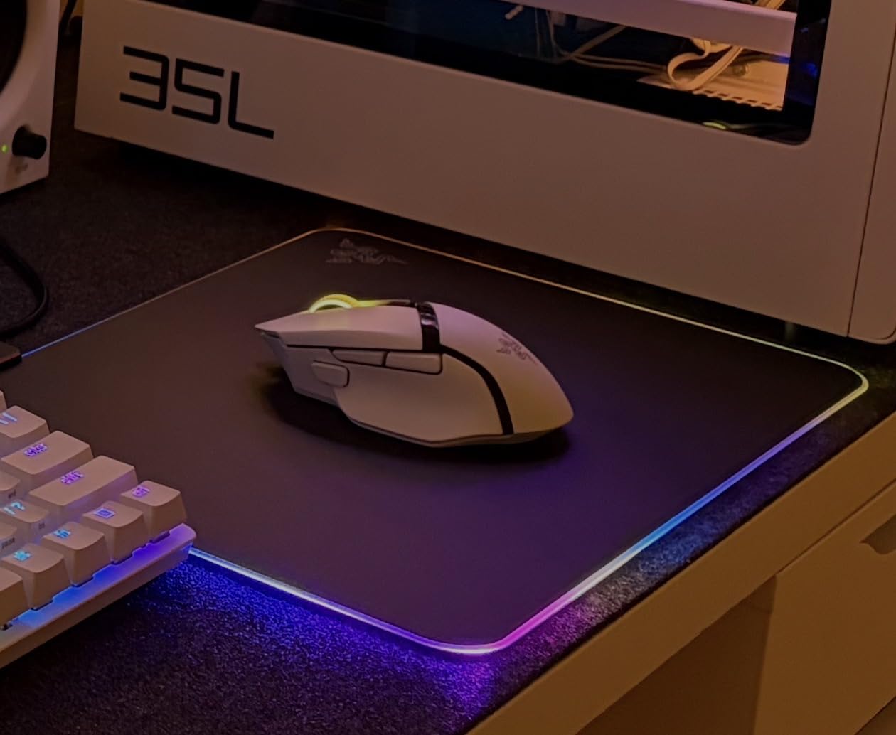Razer Firefly Hard V2 RGB Gaming Mousepad, Customizable Chroma Lighting customer photo 2