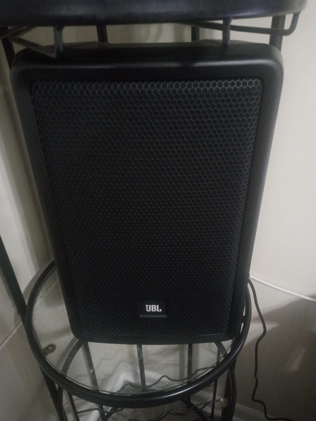 JBL Professional IRX112BT Powered PA Speaker, Portable Loudspeaker with Bluetooth, 10 Inch Woofer, 1300 Watt, Mobile DJ, Musicians, Small Venues, Ceremonies and Sports Events, Black customer photo 1