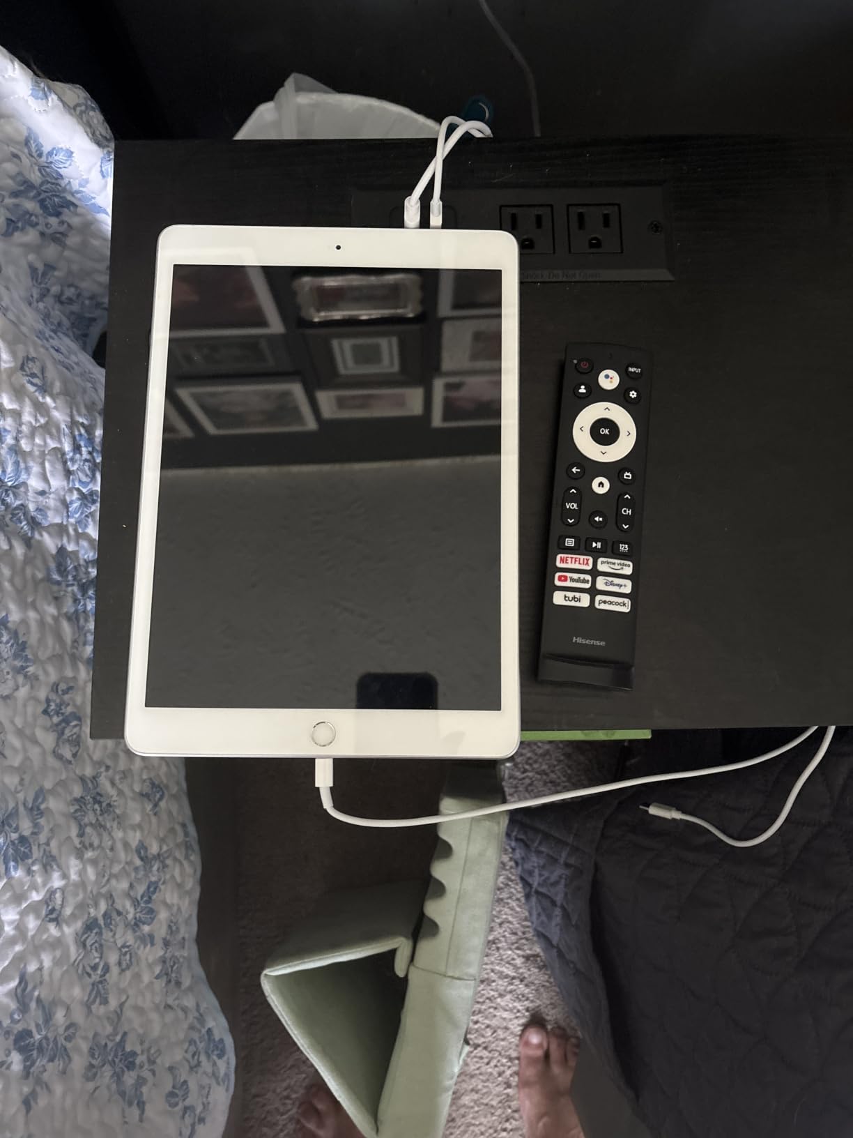 Apple 2019 iPad 7th Gen (10.2-inch, Wi-Fi, 32GB) Silver (Renewed) customer photo 1