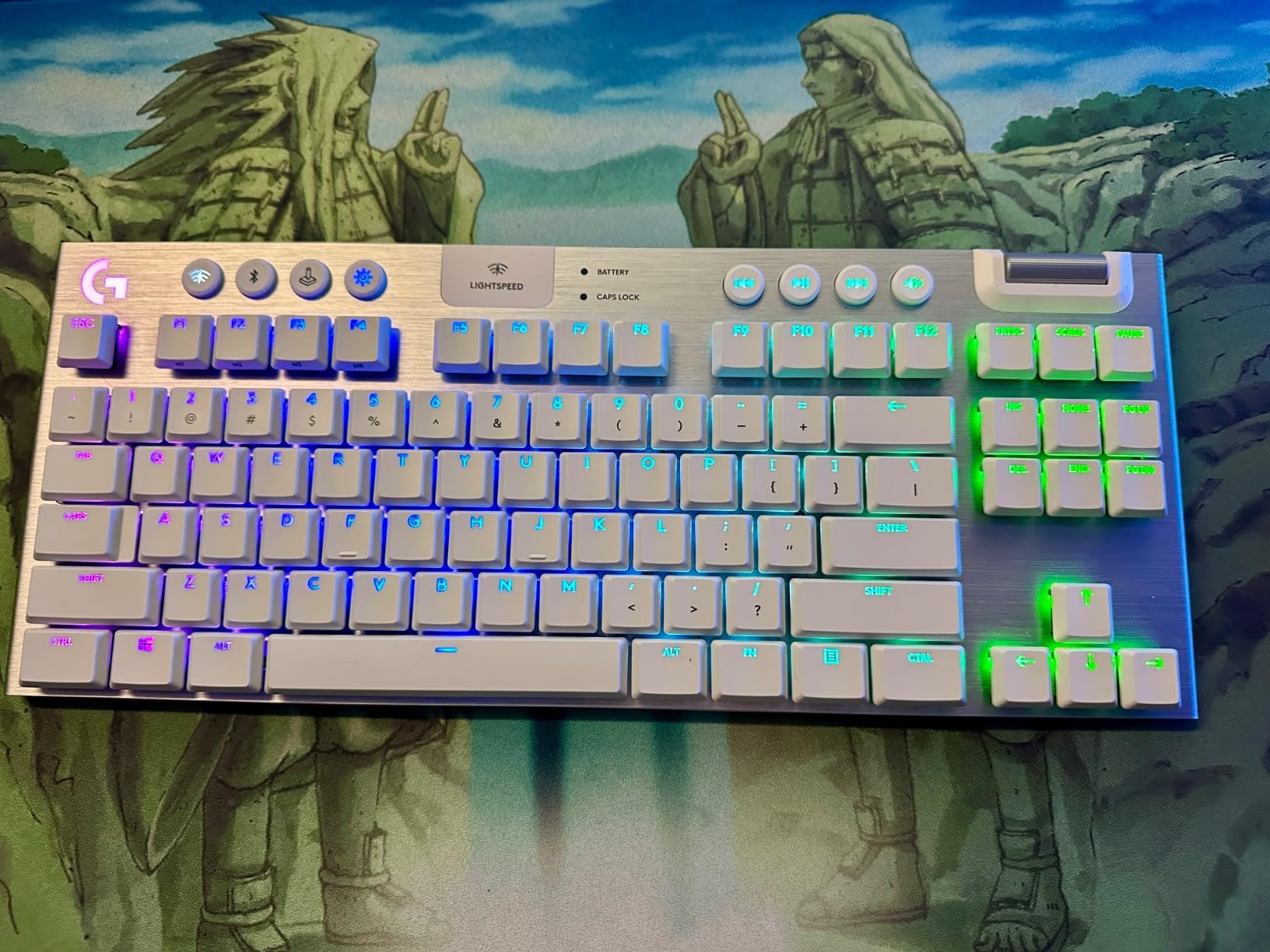 Logitech G915 TKL Tenkeyless Lightspeed Wireless RGB Mechanical Gaming Keyboard, Low Profile Switch Options, Lightsync RGB, Advanced Wireless and Bluetooth Support - Tactile, Black customer photo 1