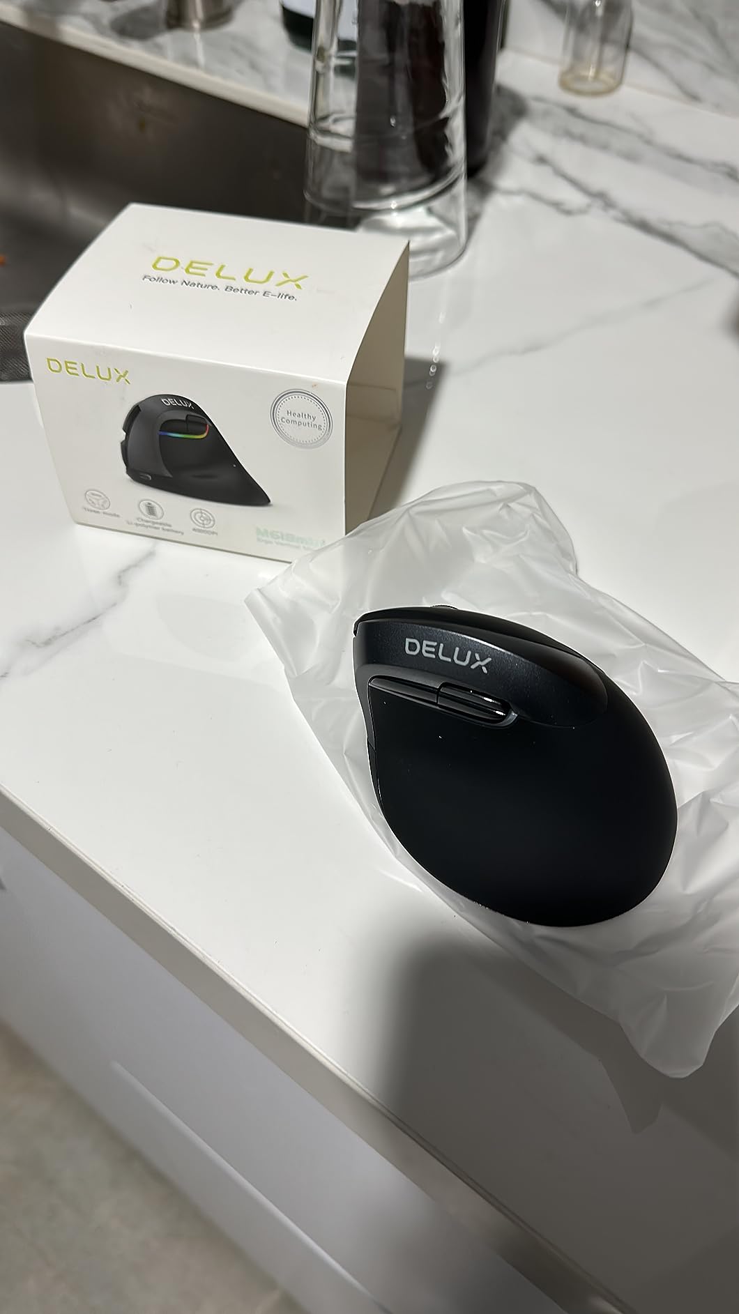 DELUX Wireless Ergonomic Mouse, Vertical Mouse for Small Hands (M618MINI) customer photo 1