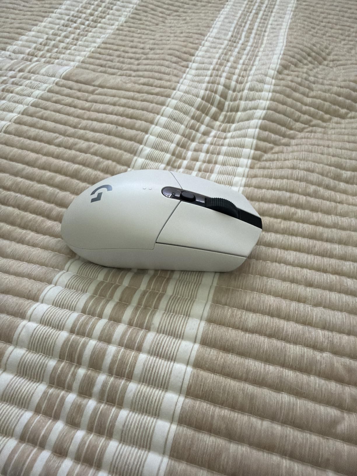 Logitech G305 Lightspeed Wireless Gaming Mouse - Blue customer photo 1
