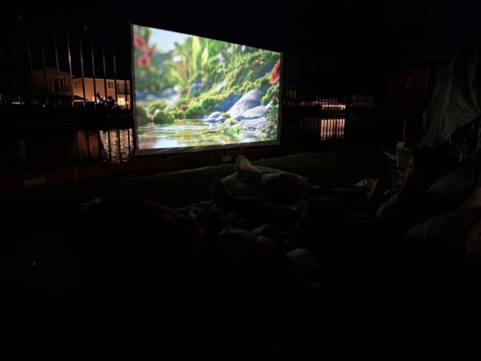 Mdbebbron 150 inch Projection Screen 16:9 Foldable Anti-Crease Portable Projector Movies Screen for Office Home Theater Indoor Outdoor Support Double Sided Projection customer photo 2