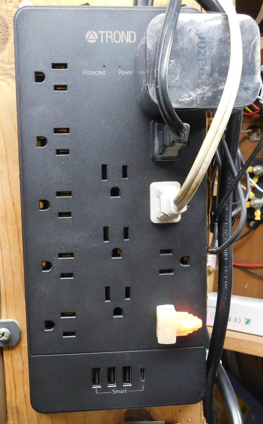 TROND Surge Protector Power Strip 5ft Cord, 4000J, 4 USB, ETL Listed, Black customer photo 1