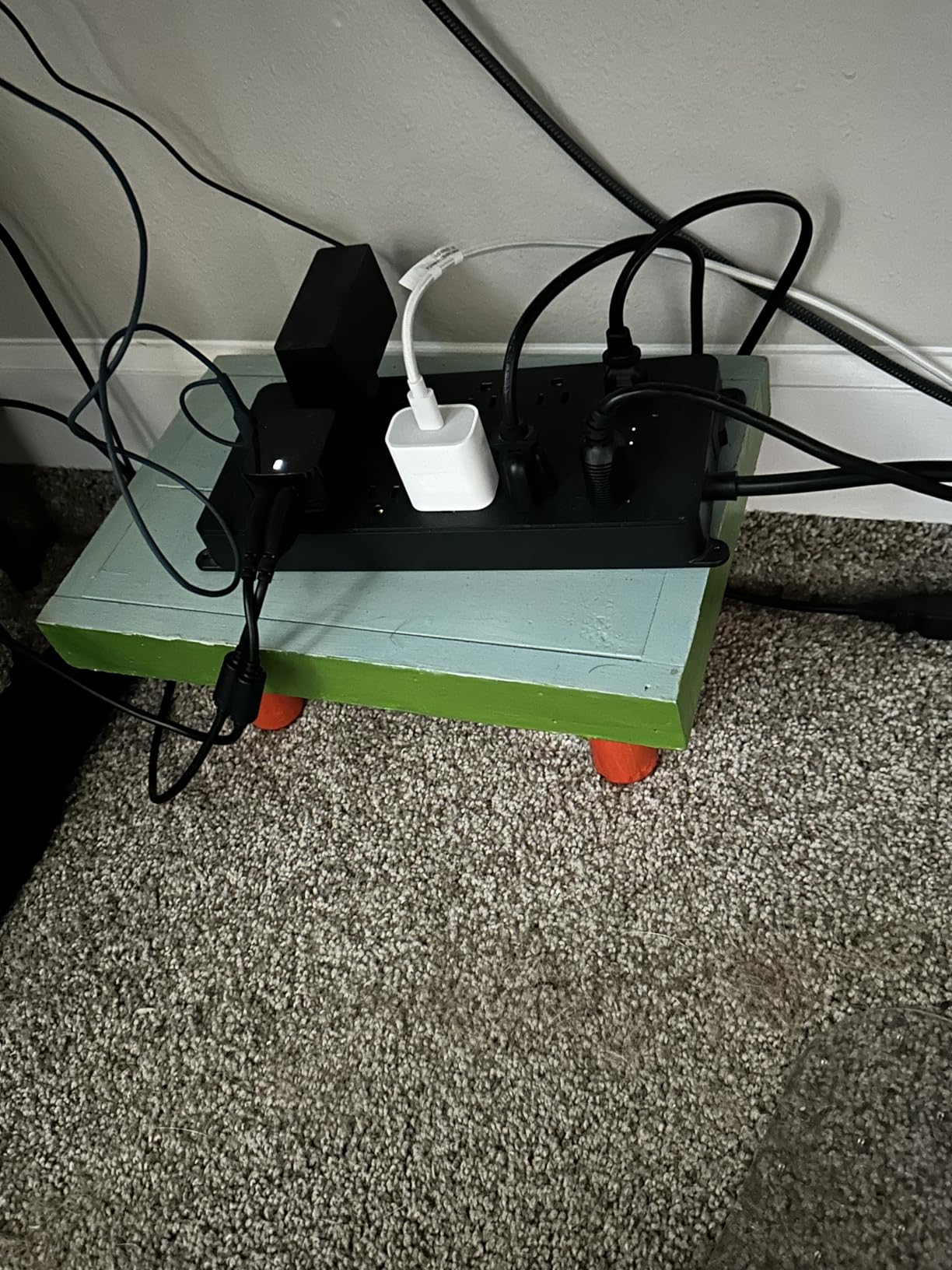 TROND Surge Protector Power Strip 5ft Cord, 4000J, 4 USB, ETL Listed, Black customer photo 2