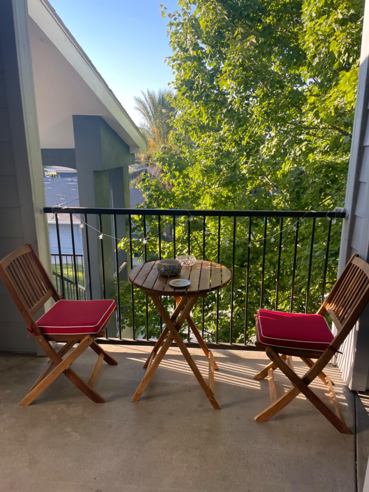GIANTEX 3 Pieces Acacia Wood Bistro Set, Outdoor Folding Table & Chairs customer photo 1