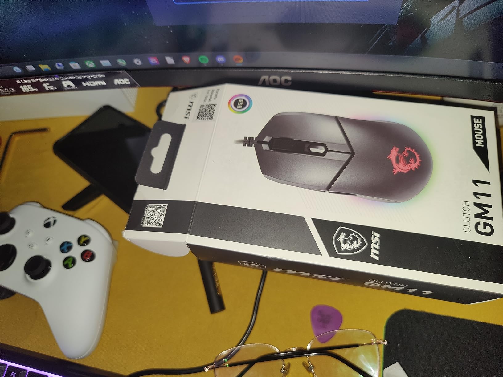 msi Clutch GM08 Gaming Mouse, 4200 DPI, Optical Sensor, 3 Adjustable Weights, Red LED Lighting, Symmetrical Design customer photo 1