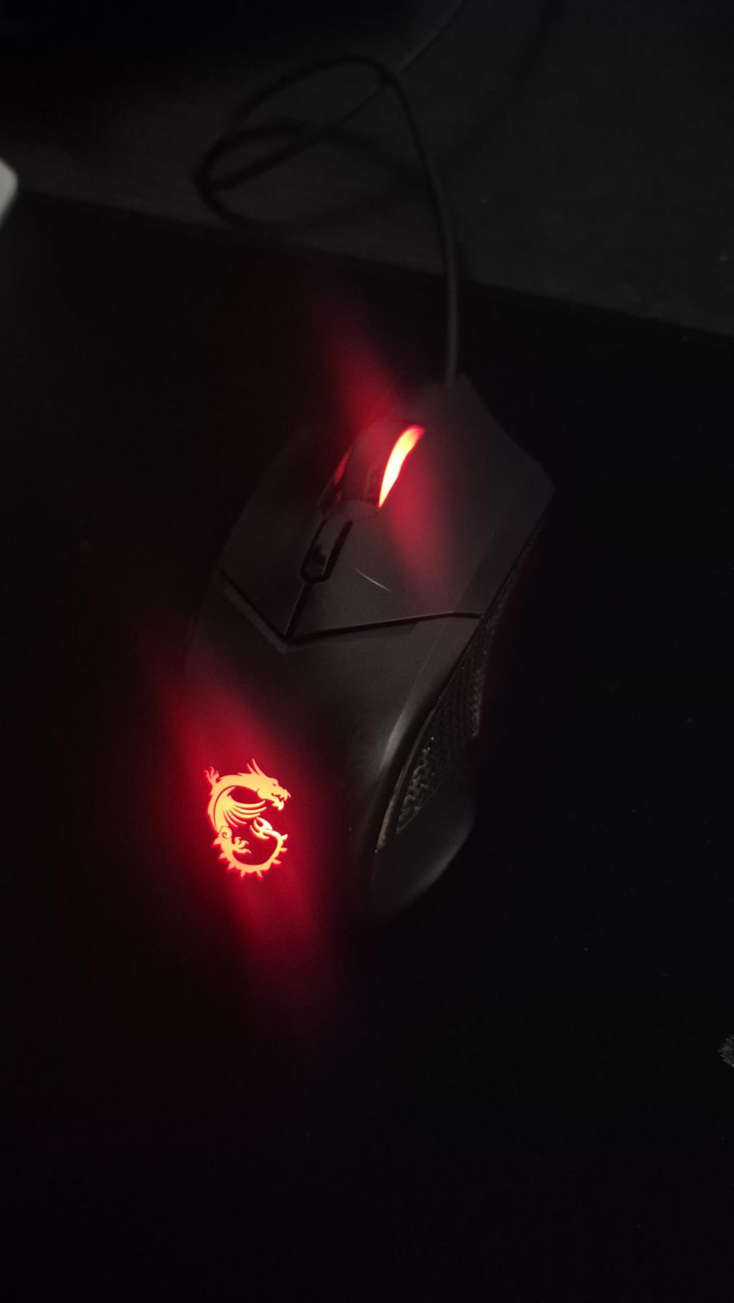 msi Clutch GM08 Gaming Mouse, 4200 DPI, Optical Sensor, 3 Adjustable Weights, Red LED Lighting, Symmetrical Design customer photo 2