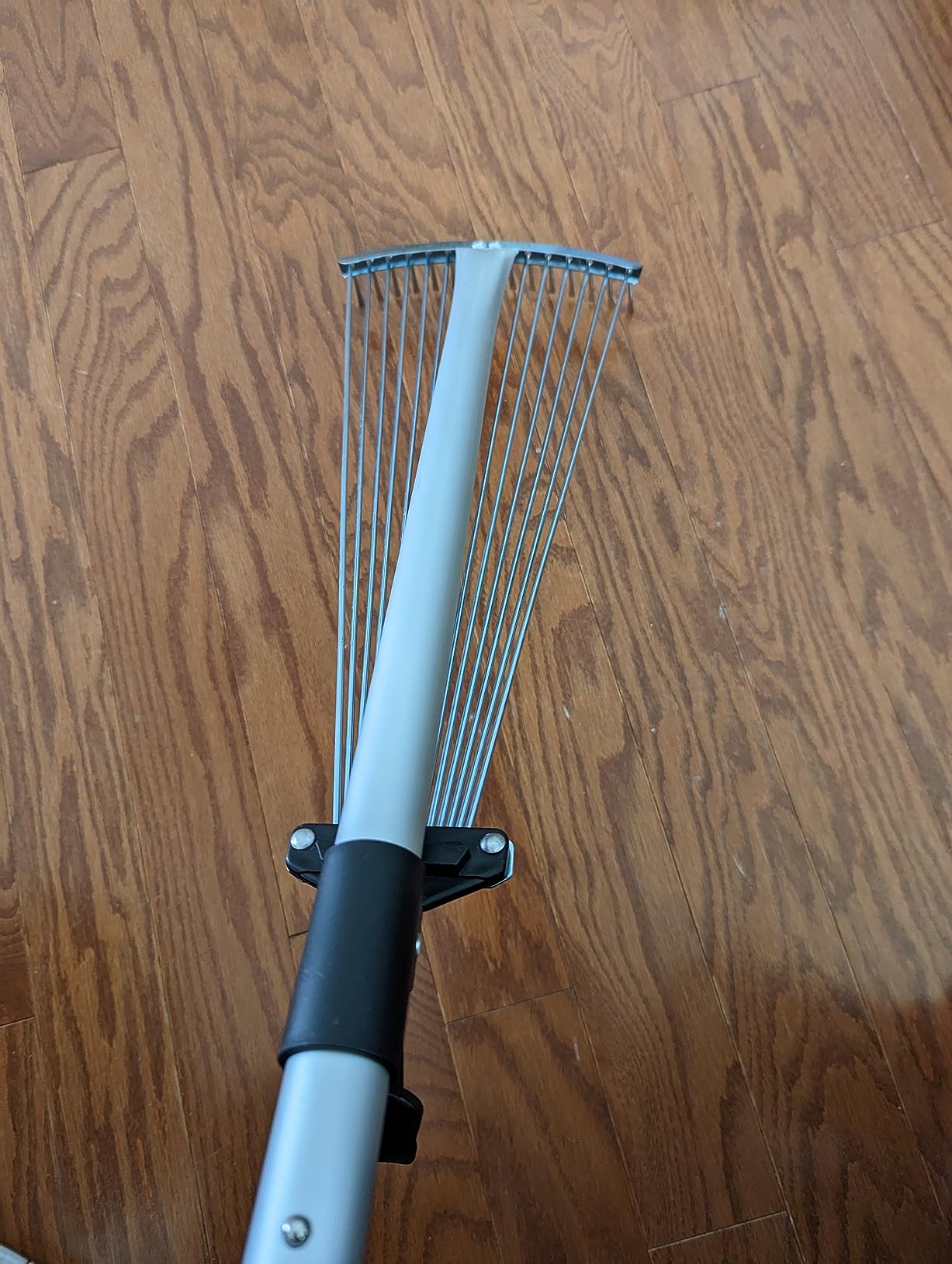 Buyplus Adjustable Garden Leaf Rake - 24 to 63 Inch Telescopic Metal Expandable Folding Leaves Rake, Metal Rake for Leaves, Yard Rakes for Lawn Yard, Flowers Beds, Black customer photo 1