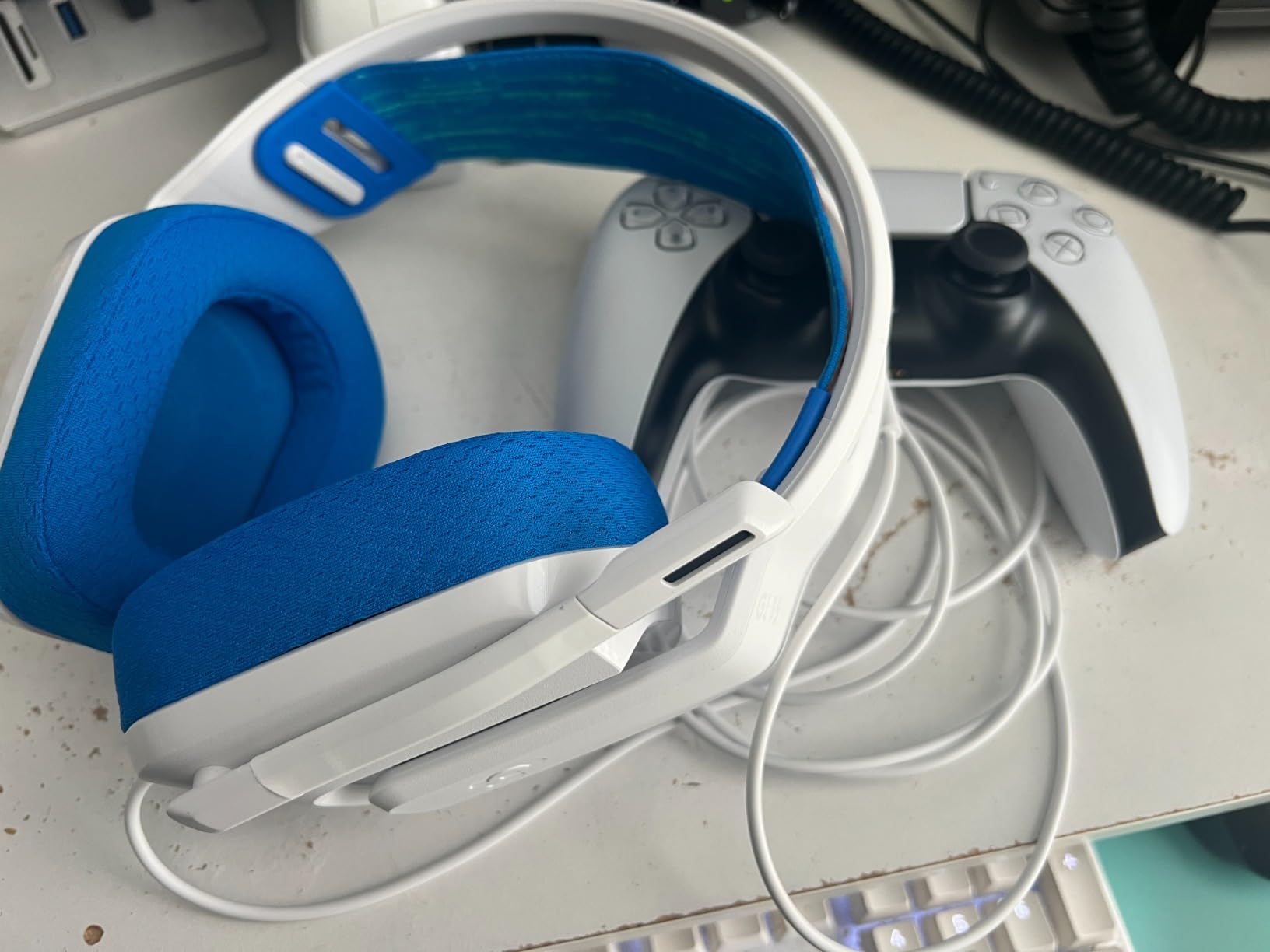 Logitech G335 Wired Gaming Headset (with Flip to Mute Microphone) - Black customer photo 1