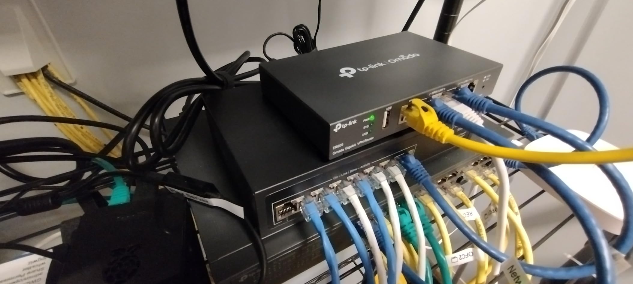 TP-Link ER605 V2, Wired Gigabit VPN Router customer photo 2