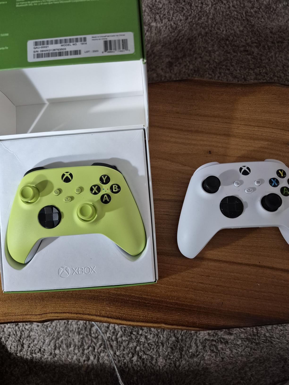 Xbox Wireless Gaming Controller | Electric Volt | Consoles, PCs, TVs, mobile, and more | Textured Grip | Wireless, Bluetooth, USB-C Connectivity customer photo 2