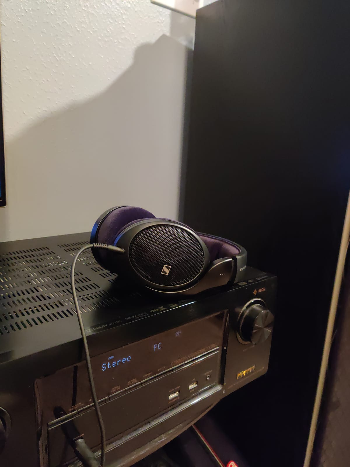 Sennheiser HD 560 S Over-The-Ear Audiophile Headphones - Neutral Frequency Response, E.A.R. Technology for Wide Sound Field, Open-Back Earcups, Detachable Cable, (Black) (HD 560S) HD 560S (Renewed) customer photo 2
