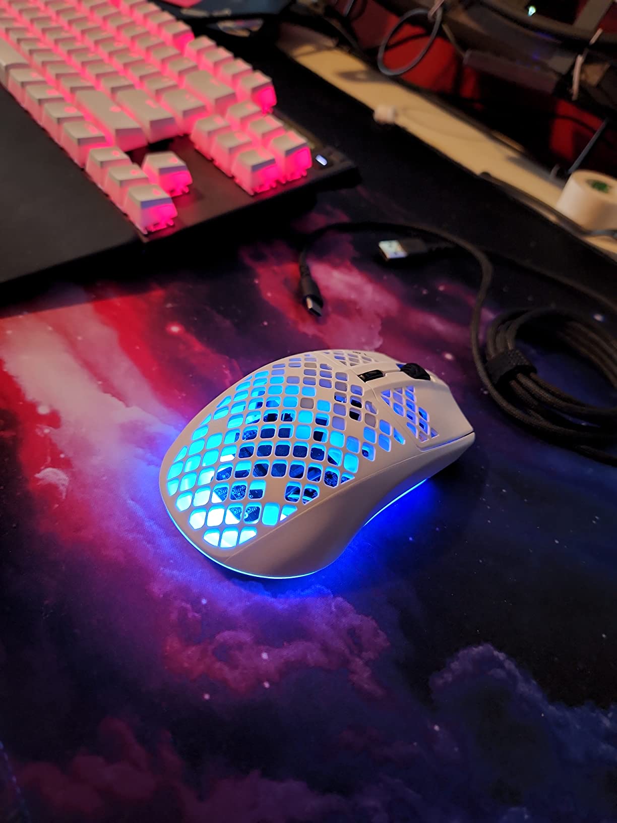 SteelSeries Aerox 3 Wireless - Holey RGB Gaming Mouse - Ultra-lightweight Water Resistant Design - 18K DPI TrueMove Air Optical Sensor -Snow customer photo 1