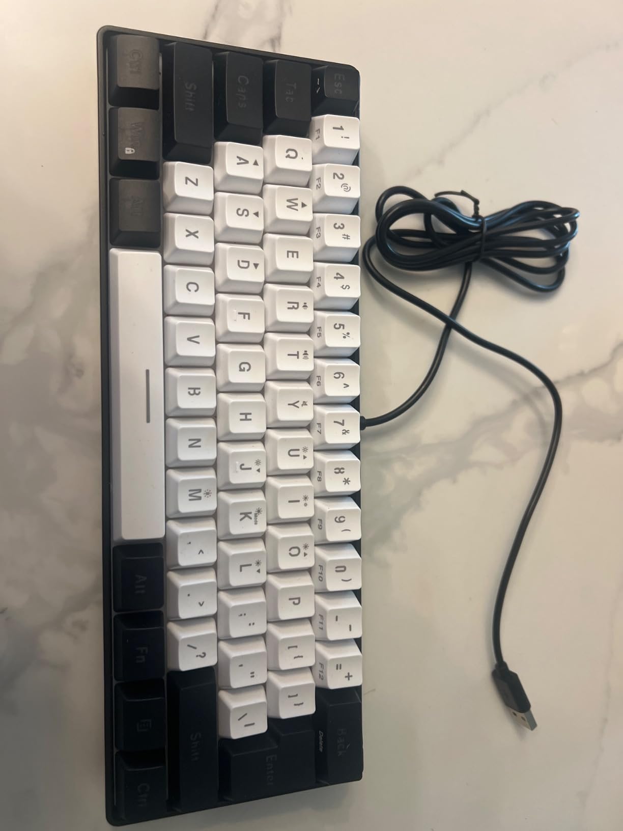 Snpurdiri 60% Wired Gaming Keyboard, 61 Keys RGB (Black-White) customer photo 2