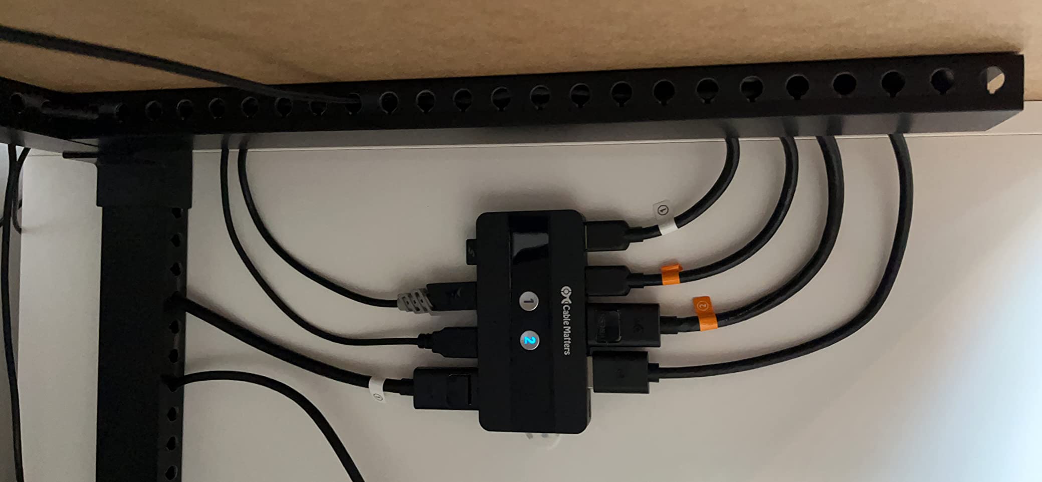 Cable Matters USB 3.0 KVM Switch, DisplayPort 1.4, for 2 Computers customer photo 1