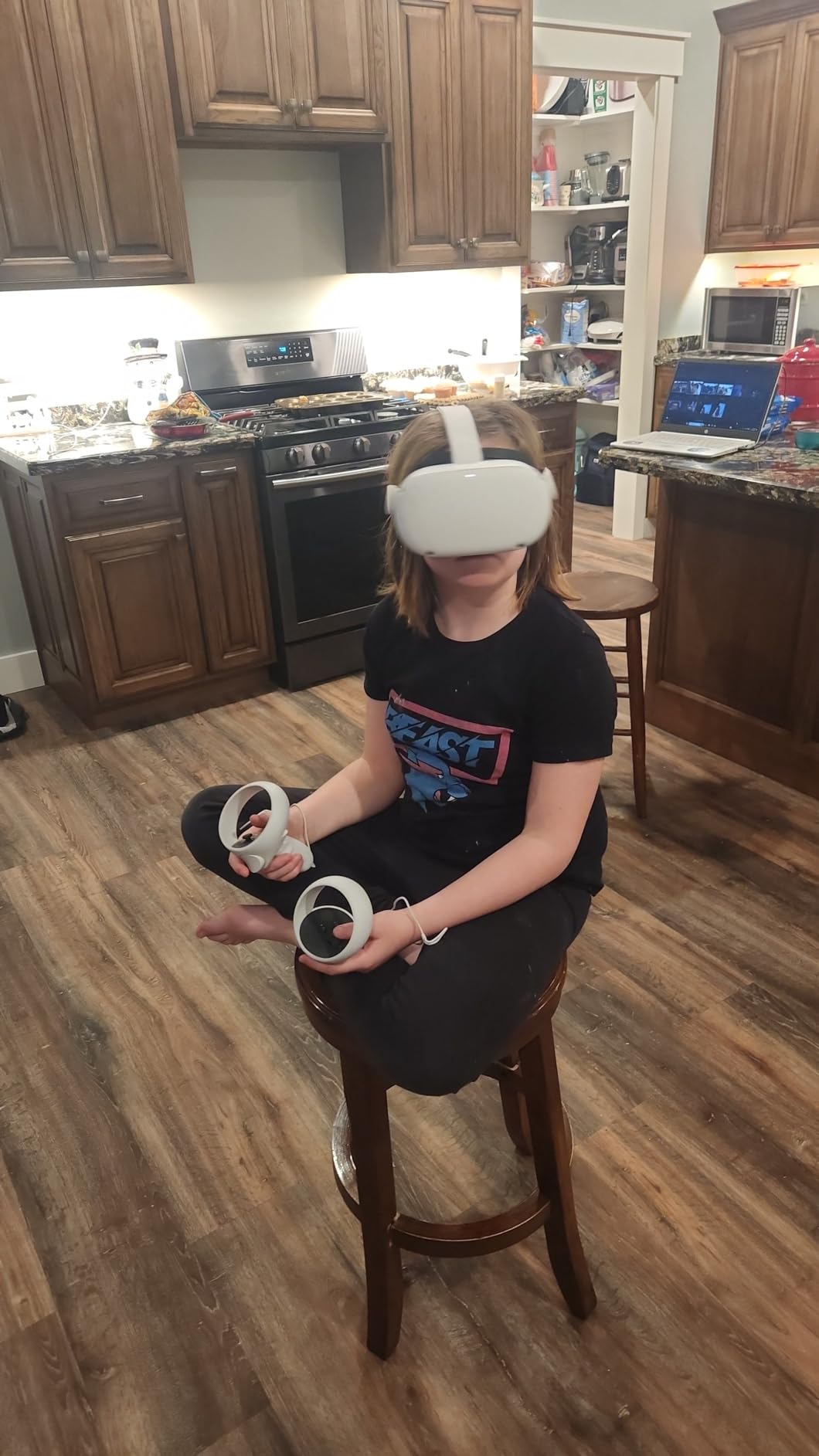 Meta Quest 2 - Advanced All-In-One Virtual Reality Headset - 256 GB customer photo 1