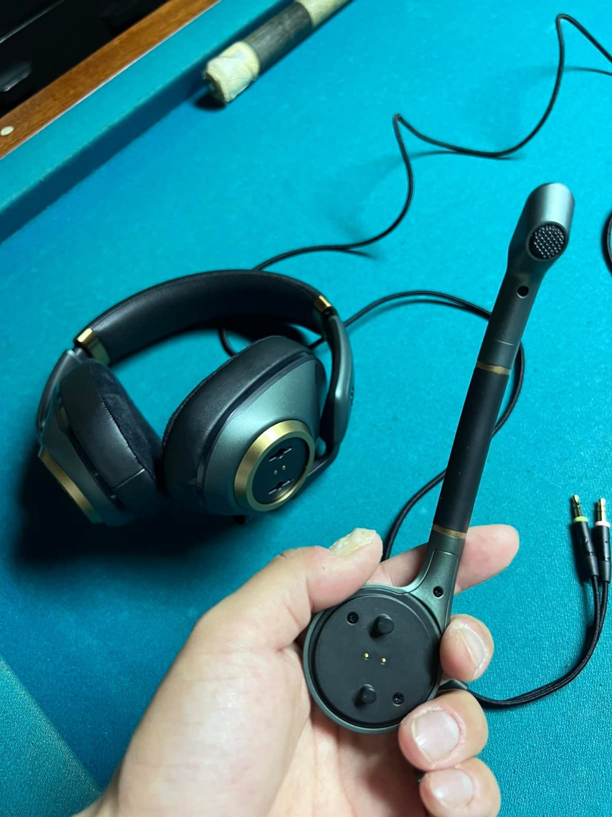EPOS H6Pro - Closed Acoustic Gaming Headset with Mic - Lightweight Over-Ear Design - Lift-to-Mute - Compatible with Xbox, PS4, PS5 & PC - Black customer photo 1