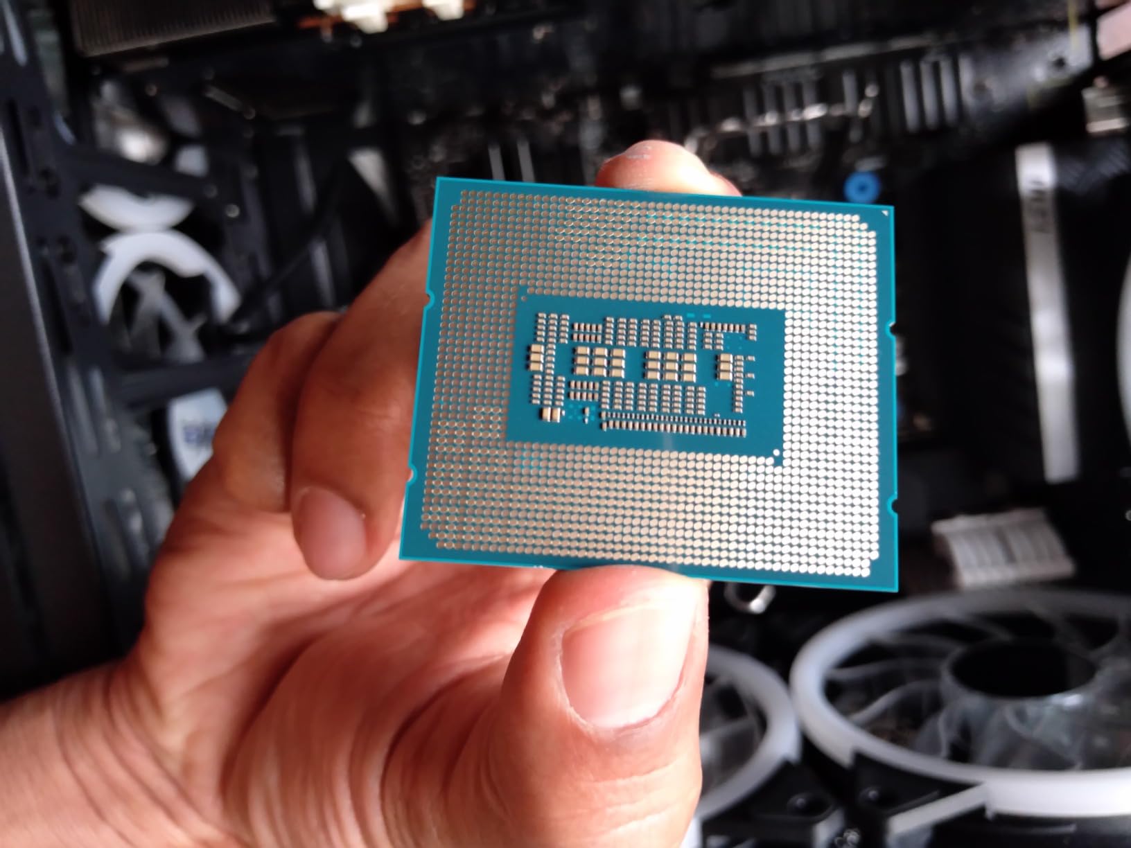 Intel® Core™ i7-12700KF Desktop Processor 12 (8P+4E) Cores up to 5.0 GHz Unlocked LGA1700 600 Series Chipset 125W customer photo 2
