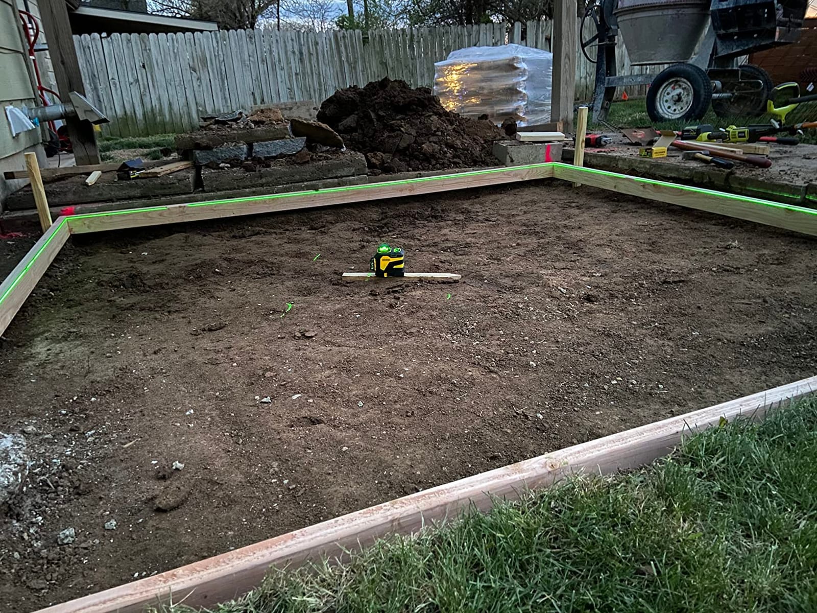 IKOVWUK Laser Level with 12 Green Lines, Built-in 5200 mAh Li-ion Battery customer photo 1