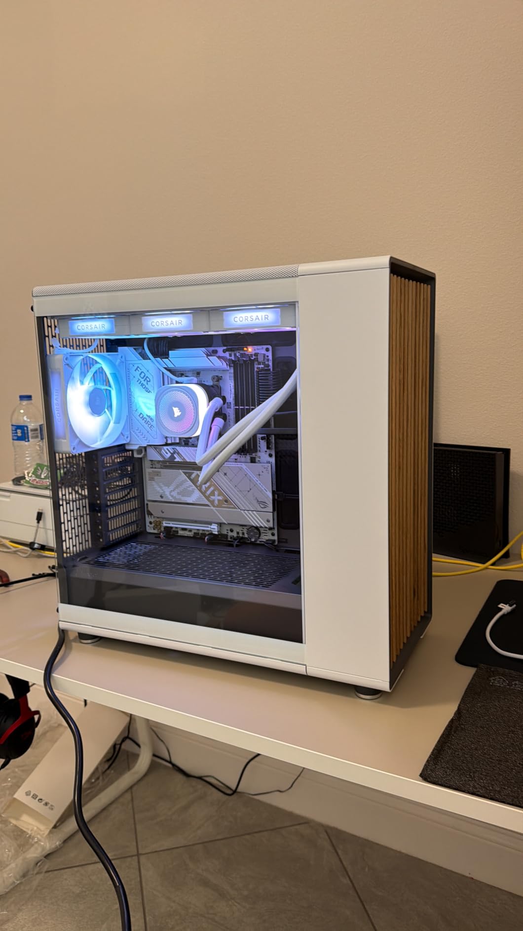 Fractal Design North Charcoal Black Tempered Glass Dark - Genuine Walnut Wood Front - Glass Side Panel - Two 140mm Aspect PWM Fans Included - Type C USB - ATX Airflow Mid Tower PC Gaming Case customer photo 1