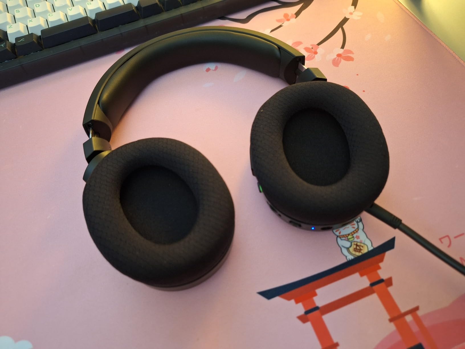 Razer Barracuda X Wireless Gaming & Mobile Headset, 2.4Ghz + BT, White customer photo 1