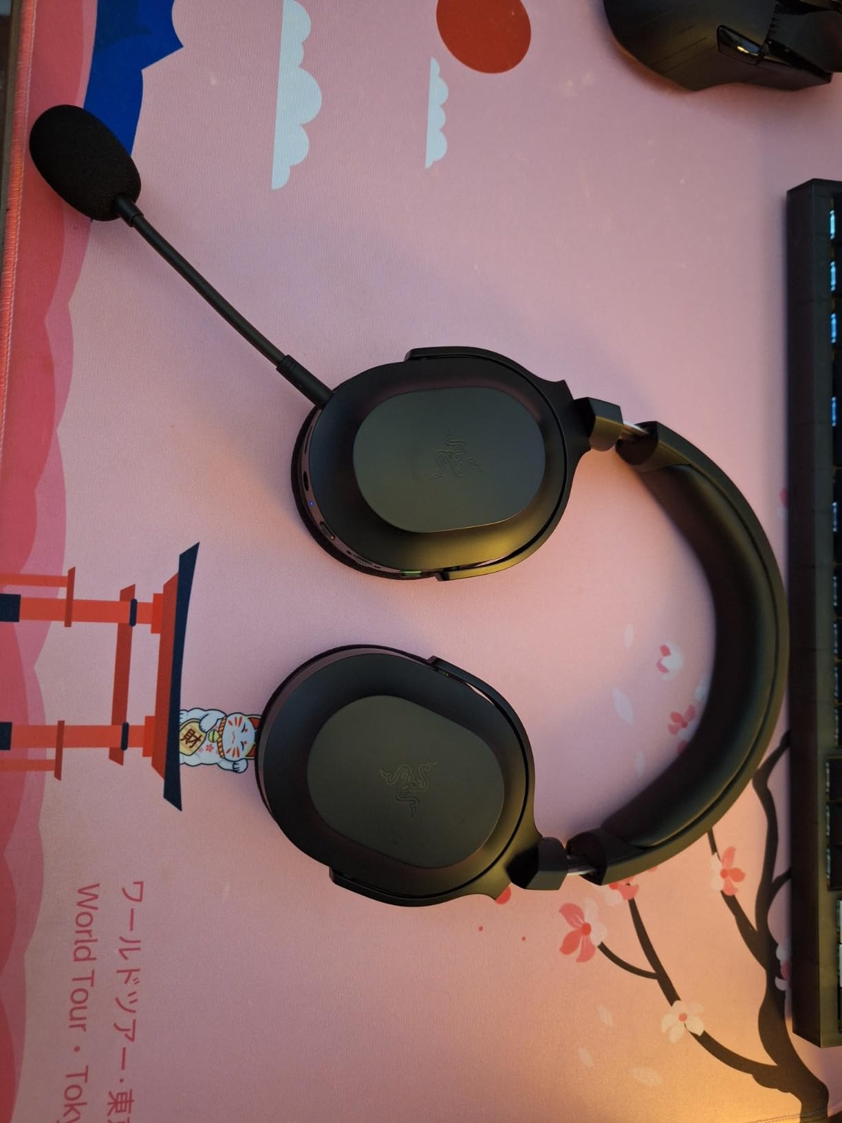 Razer Barracuda X Wireless Gaming & Mobile Headset, 2.4Ghz + BT, White customer photo 2