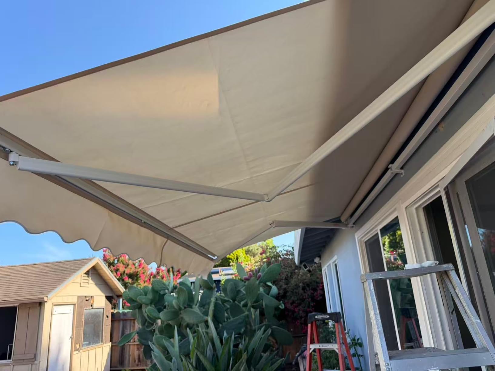 Tangkula 10 x 8.2 Ft Retractable Awning, Aluminum Patio Sun Shade w/Crank Handle and Water-Resistant Polyester, Outdoor Manual Retractable Awning Cover Shelter customer photo 2