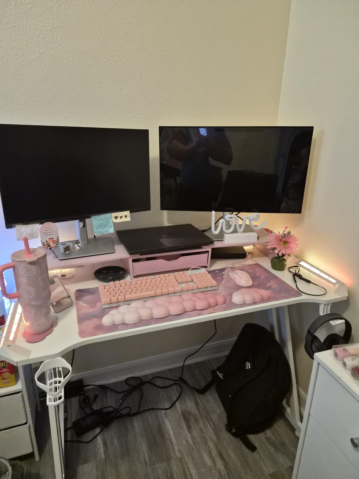 HLDIRECT 47 Inch Gaming Desk with App-Controlled RGB LED Lights, Black customer photo 1