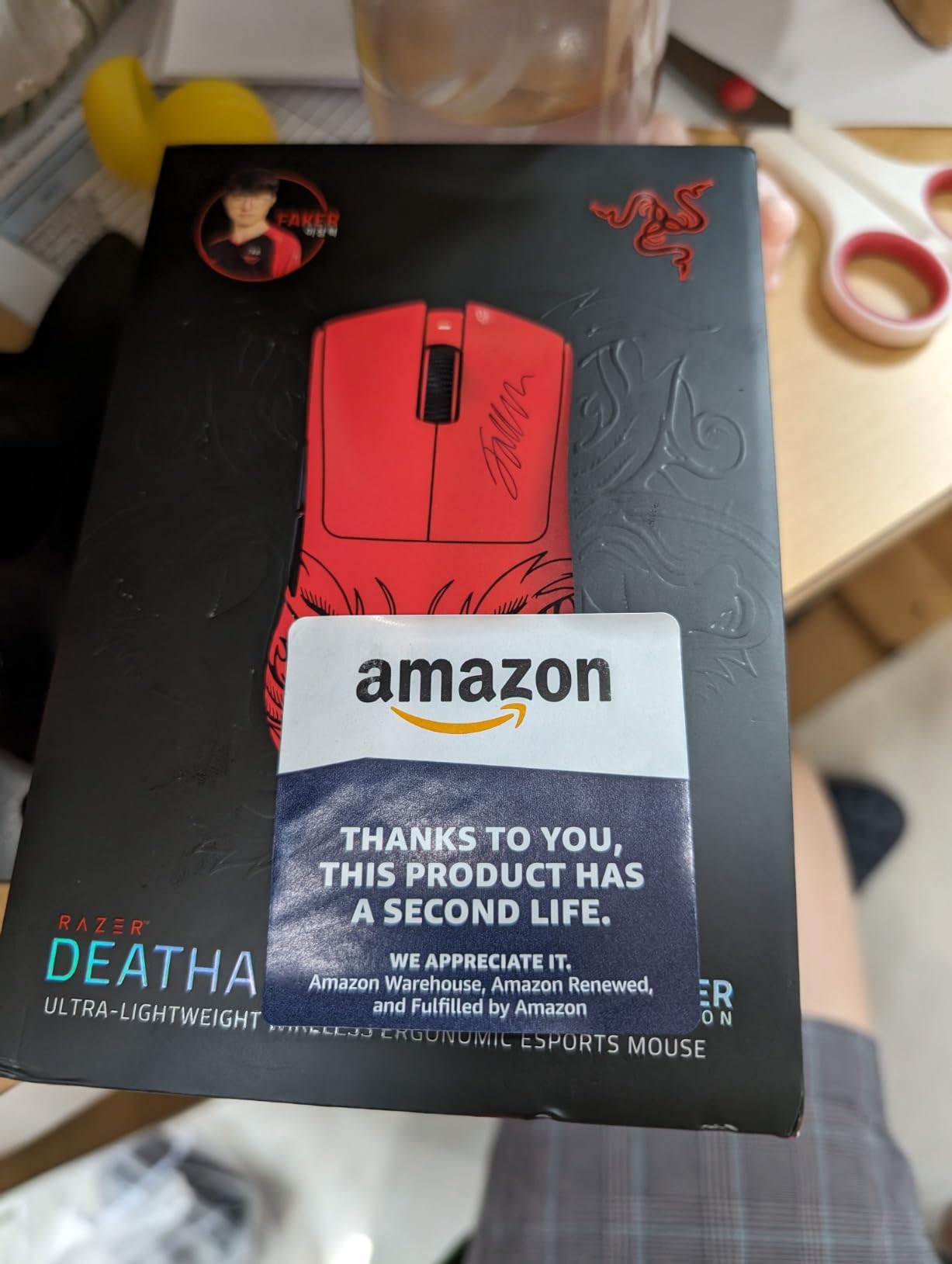 Razer DeathAdder V3 Pro Wireless Gaming Mouse, 64g, 90 Hr Battery, White customer photo 2